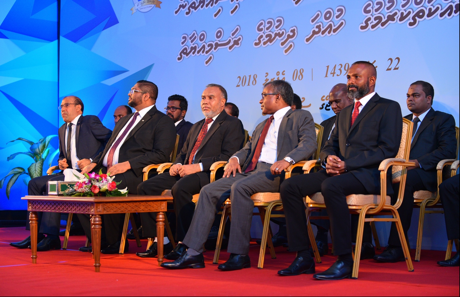 މާލެ: އޭޕްރިލް 8، 2018: ދިވެހިރާއްޖޭގެ ކޯޓުތަކުގައި ވަކާލާތު ކުރުމުގެ ހުއްދަ 175 މީހަކަށް ދިނުމާއި، އެވަކީލުންގެ ހުވާ ލައިދިނުމުގެގޮތުން ދަރުބާރުގޭގައި ބޭއްވި ހާއްސަ ރަސްމިއްޔާތުގެ ތެރެއިން.-- ފޮޓޯ: ހުސައިން ވަހީދު/މިހާރު