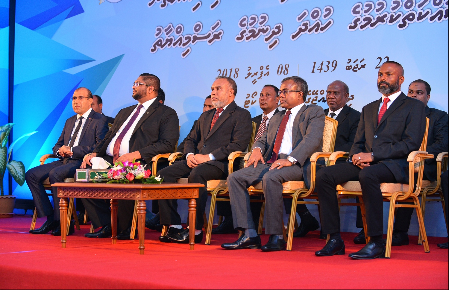 މާލެ: އޭޕްރިލް 8، 2018: ދިވެހިރާއްޖޭގެ ކޯޓުތަކުގައި ވަކާލާތު ކުރުމުގެ ހުއްދަ 175 މީހަކަށް ދިނުމާއި، އެވަކީލުންގެ ހުވާ ލައިދިނުމުގެގޮތުން ދަރުބާރުގޭގައި ބޭއްވި ހާއްސަ ރަސްމިއްޔާތުގެ ތެރެއިން.-- ފޮޓޯ: ހުސައިން ވަހީދު/މިހާރު