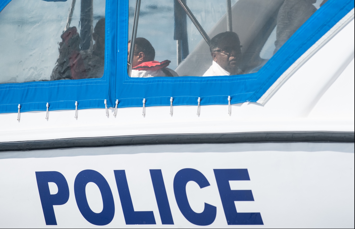 ސުޕްރީމް ކޯޓުގެ ފަނޑިޔާރު އަލީ ހަމީދު މިއަދު ކޯޓަށް ގެންދިއުމަށްޓަކައި ޕޮލިސް ލޯންޗުގައި މާލެ ގެންނަނީ.----ފޮޓޯ: ހުސެއިން ވަހީދު/މިހާރު