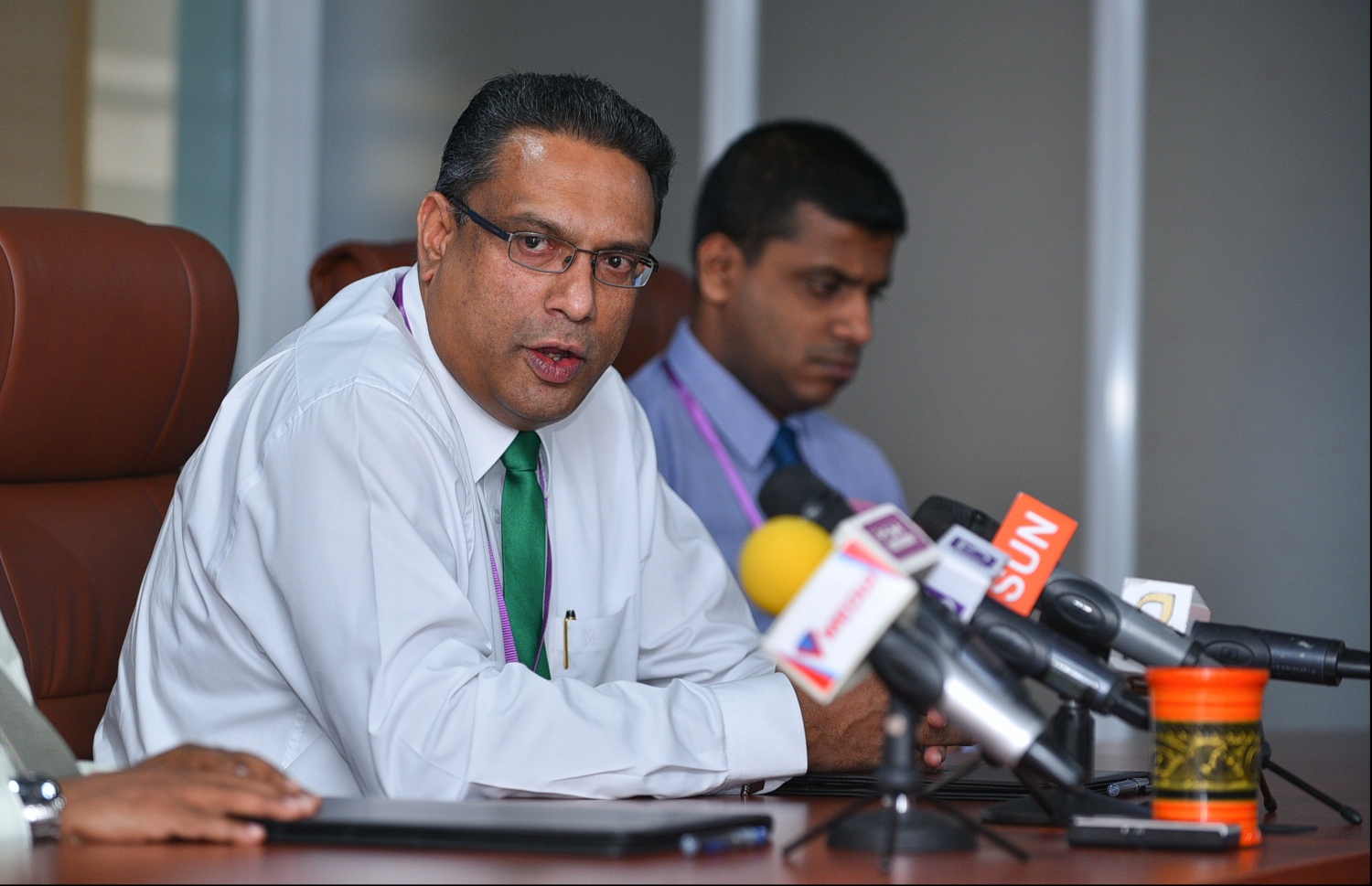 މިއަދު ބޭއްވި ރަސްމިއްޔާތުގައި ސީބީއެމްގެ މެނޭޖިން ޑިރެކްޓަރު އަދި ސީއީއޯ ދިލަން.-- ފޮޓޯ: މިހާރު/ހުސައިން ވަހީދު