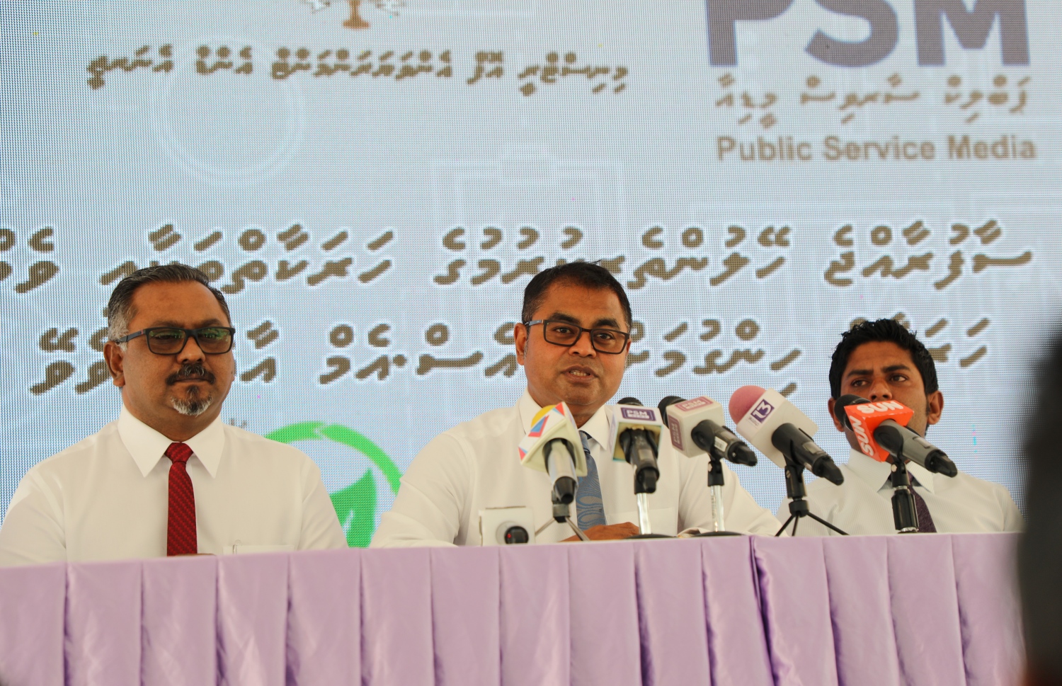 ވެމްކޯގެ މަސައްކަތްތައް މާކެޓުކުރަން ޕީއެސްއެމް އަށް ހަވާލުކުރުމަށްފަހު، އެންވަޔަރްމަންޓް މިނިސްޓަރު ތޯރިގް (މ) ވާހަކަދައްކަވަނީ-- ފޮޓޯ: އެންވަޔަރްމަންޓް މިނިސްޓްރީ