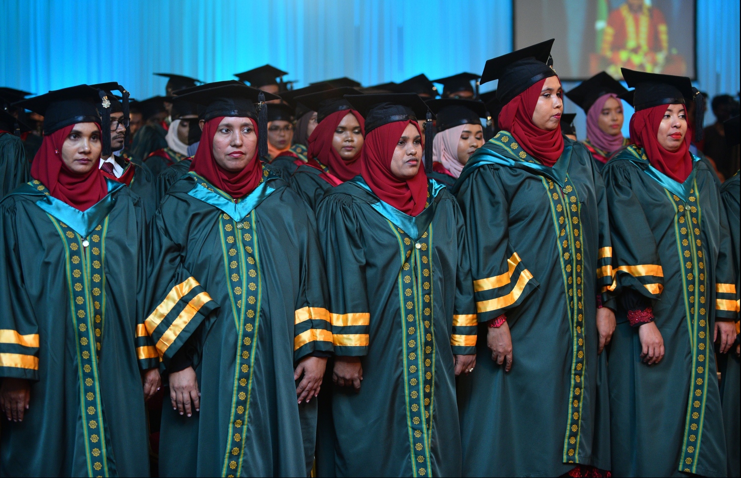 އައިޔޫއެމް ގްރެޖުއޭޝަނެއްގައި ދަރިވަރުންތަކެއް ބައިވެރިވަނީ.--ފޮޓޯ: ހުސެއިން ވަހީދު/ މިހާރު