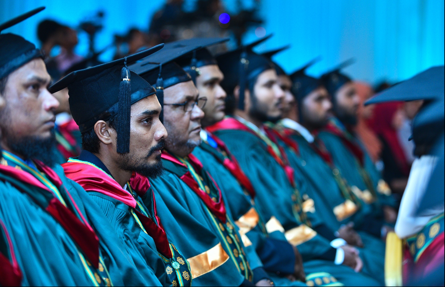 ދަރުބާރުގޭގައި ރޭ ބޭއްވި އައިޔޫއެމްގެ ތިން ވަނަ ދަސްވެނިވުމުގެ ހަފުލާގައި ބައިވެރިވި ބައެއް ދަރިވަރުން---ފޮޓޯ: ހުސެއިން ވަހީދު/މިހާރު