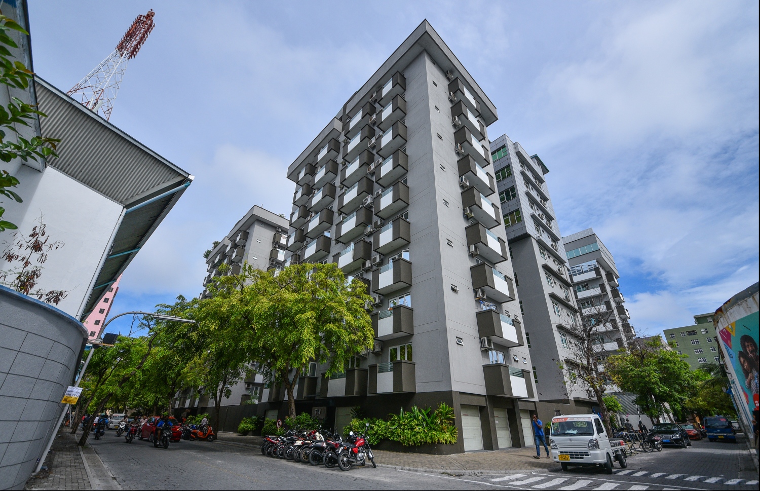 ރެހެންދި ފްލެޓް އިމާރާތް: ބައެއް މީހުން އެހާ އަގުބޮޑުކޮށް ފްލެޓް ގަންނަން ފައިސާ ހޯދި ގޮތެއް ނޭނގޭ-- ފޮޓޯ:މިހާރު