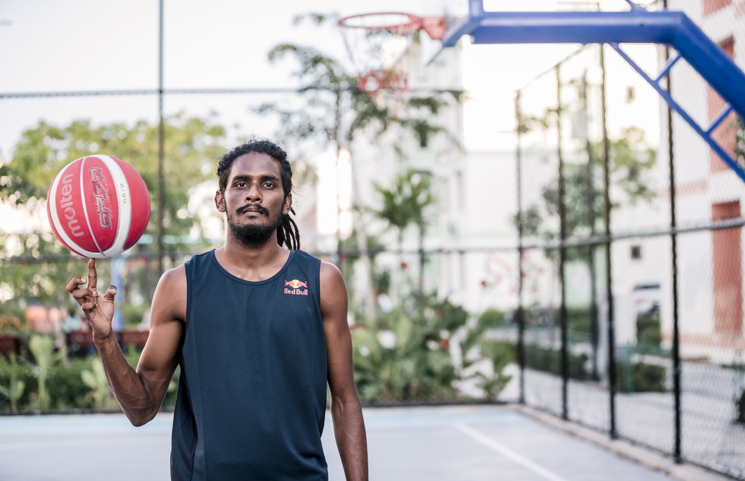 ހުޅުމާލޭ ބާސްކެޓްބޯޅަ ކޯޓުން އުފެދުނު ޗިކު: މިހާރު ކުޅޭނެ ތަނެއް ނެތް. --ފޮޓޯ: މުހައްމަދު އަހުސަން/ ރެޑްބުލް ކޮންޓެންޓްޕޫލް