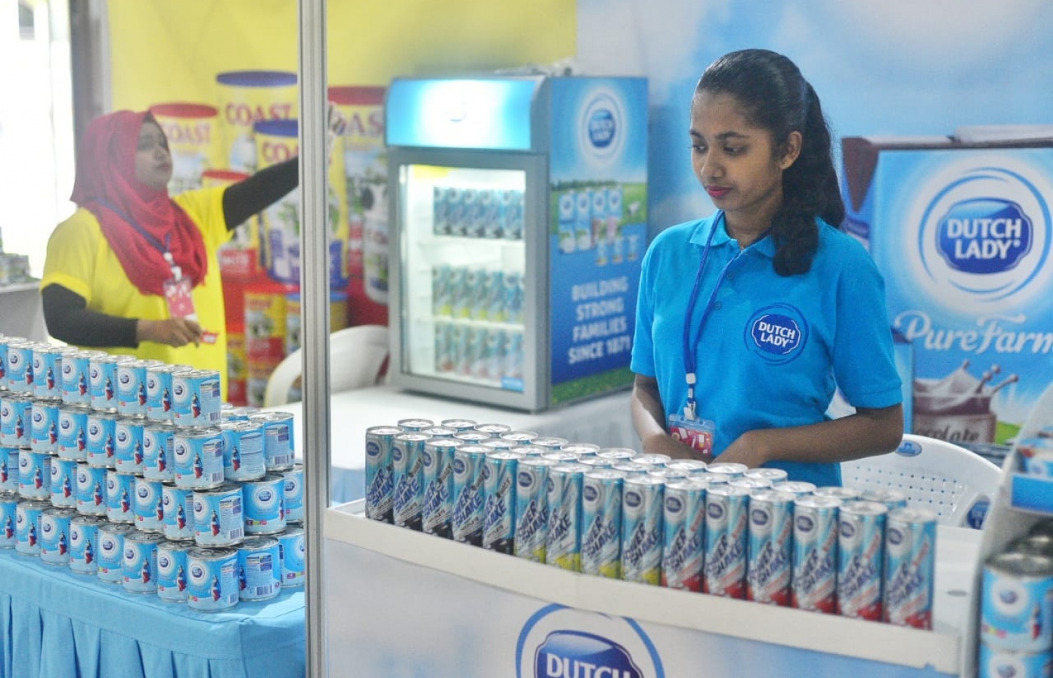 ކޮންޒިއުމާ ފެއާގެ ތެރެއިން: ބައެއް އާ ސާމާނު ވެސް ތައާރަފް ކުރަަން ވަނީ ހަމަޖެހިފައި.-- ފޮޓޯ: މިހާރު/ހުސައިން ވަހީދު