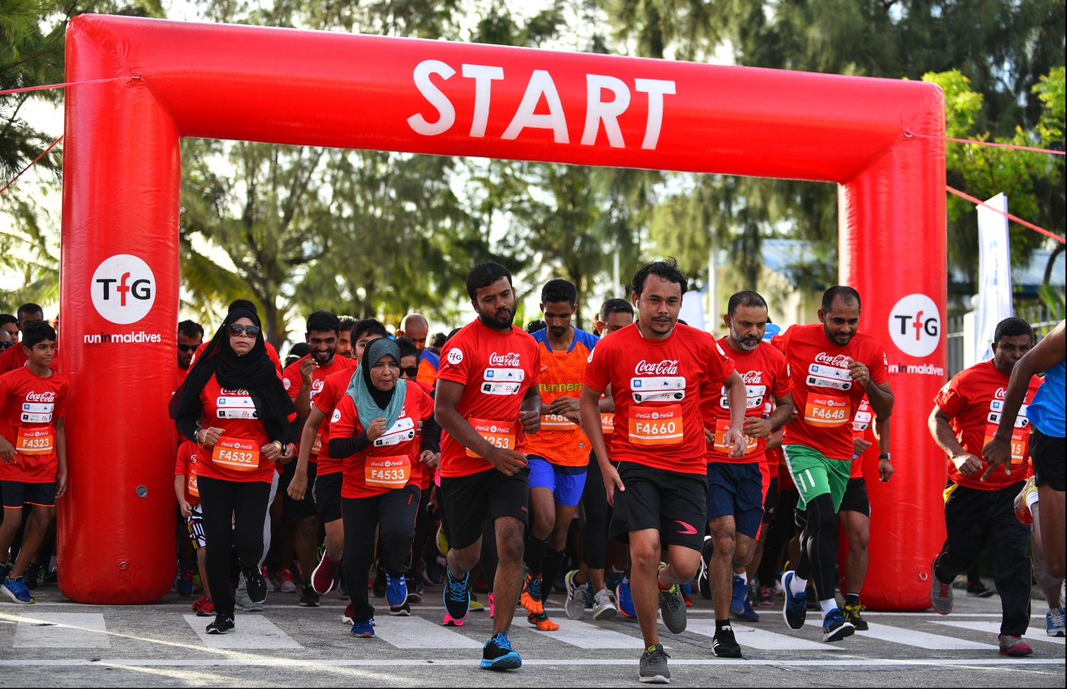 ހުޅުމާލެ: އޭޕްރިލް 120، 2018- ޓޯޓަލް ފިޓްނަސް ގްރޫޕް (ޓީއެފްޖީން) އިން ބޭއްވި ކޮކާކޯލާ ލޯންގް ރަންގެ ހަ ވަނަ އިވެންޓްގެ ތެރެއިން: ބޮޑު ތަރުހީބަކާއިއެކު ހުޅުމާލޭގައި، ހަތަރު ރޭހަކަށް ބަހާލައިގެން ބޭއްވި މިދުވުމުގައި ޖުމްލަ 1500 ދުވުންތެރިން ވަނީ ބައިވެރިވެފައި.--ފޮޓޯ: ހުސައިން ވަހީދު/މިހާރު