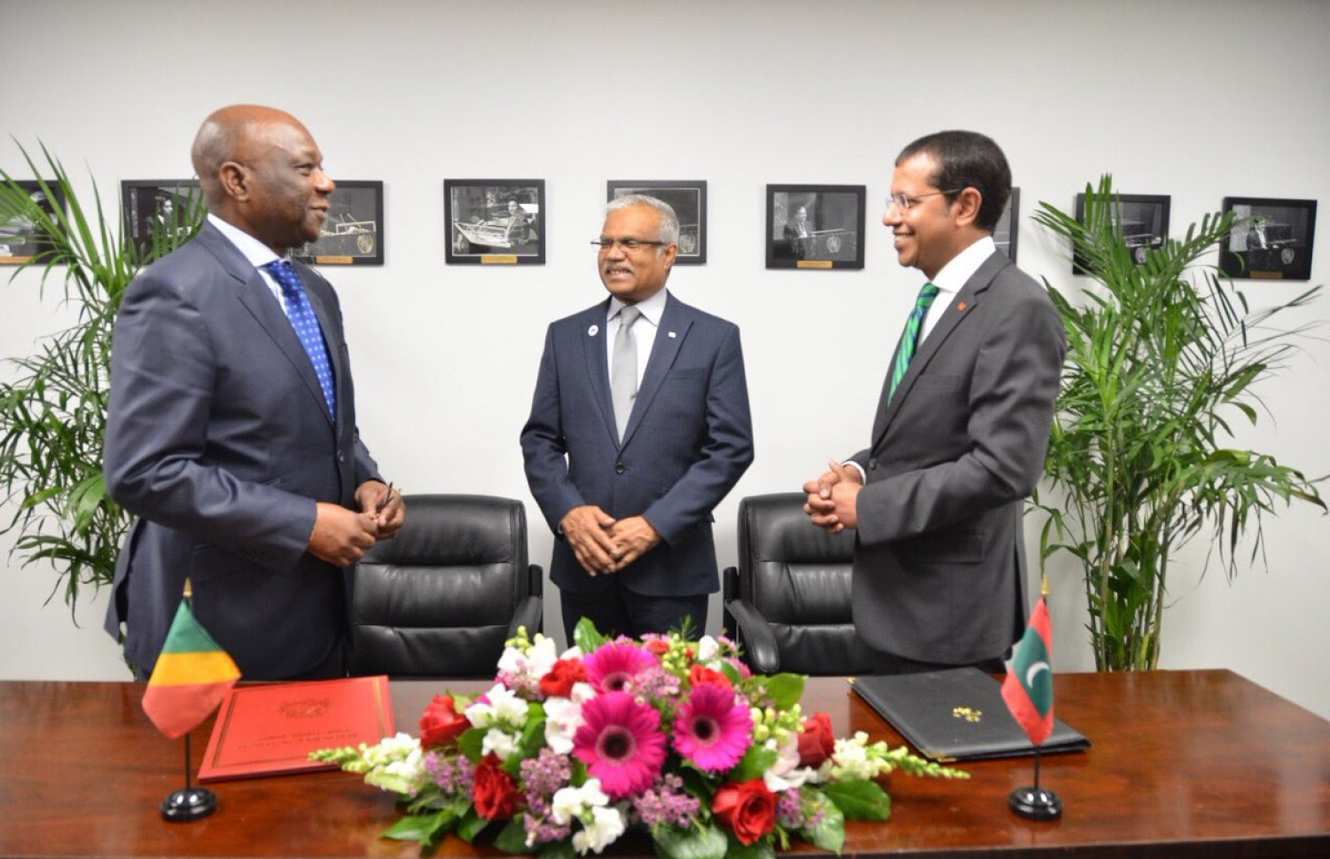 ފޮރިން މިނިސްޓަރު އާސިމް (މ) އާއި އަލީ ނަސީރު (ކ). - ފޮޓޯ: ފޮރިން މިނިސްޓްރީ