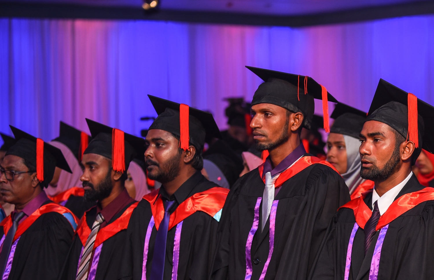 އެމްއެންޔޫގެ ގްރެޖުއޭޝަން ހަފްލާއެއްގެ ތެރެއިން.---ފޮޓޯ: މިހާރު