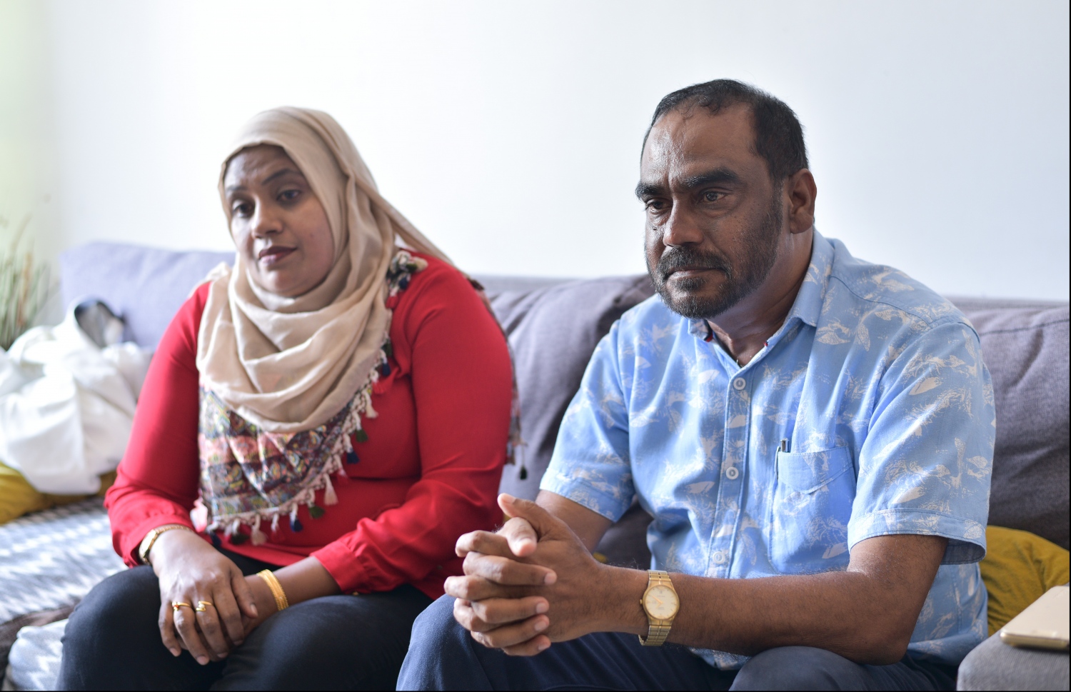 ޔާމީންގެ މަންމަ އާއި ބައްޕަ "މިހާރު"އާ ވާހަކަ ދައްކަނީ: އެ ދެމަފިރިންގެ އުއްމީދަކީ ދަރިފުޅުގެ ގަތުލުގެ އަޑީގައި ތިބި މީހުން ދެނެގަނެވި އިންސާފު ލިބުން.-- ފޮޓޯ: ހުސެއިން ވަހީދު/މިހާރު