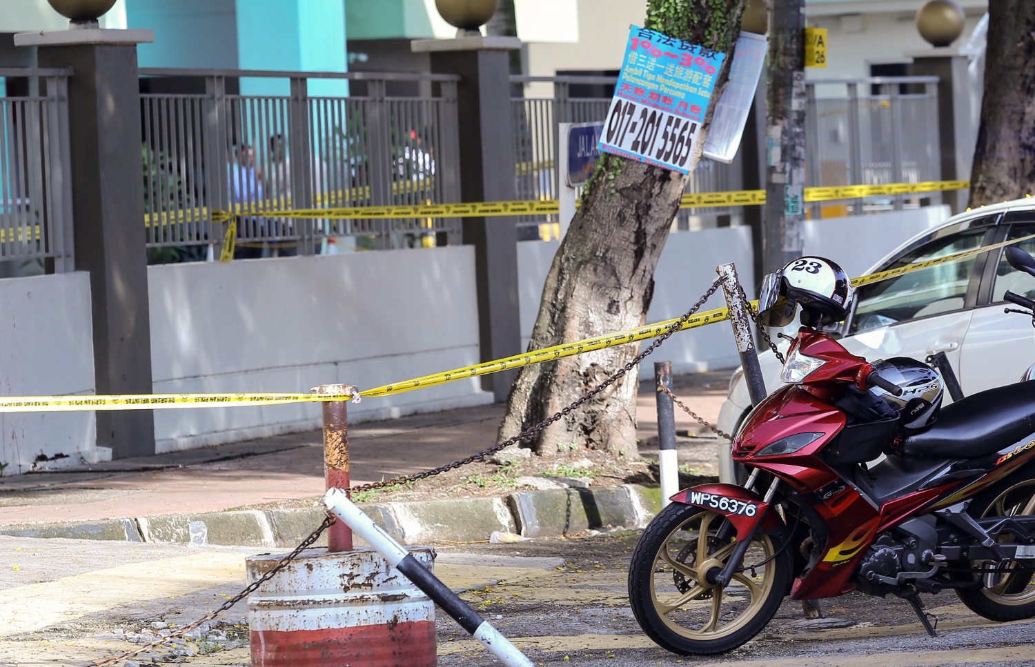 ފަލަސްތީނުގެ އިލްމުވެރިޔާ މެލޭޝިއާގައި މަރާލި ސަރަހައްދު ބަންދުކޮށް ފުލުހުން ތަހުގީގު ހިންގަނީ. --ފޮޓޯ:އޭއެފްޕީ