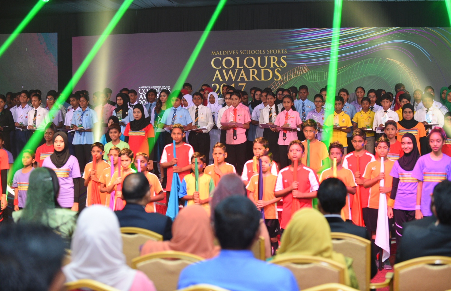 މިއަހަރުގެ ކަލާސް އެވޯޑު ހޯދި ދަރިވަރުން ފޮޓޯއަަކަށް ހުއްޓިލައިގެން-- ފޮޓޯ: ހުސެއިން ވަހީދު/ މިހާރު