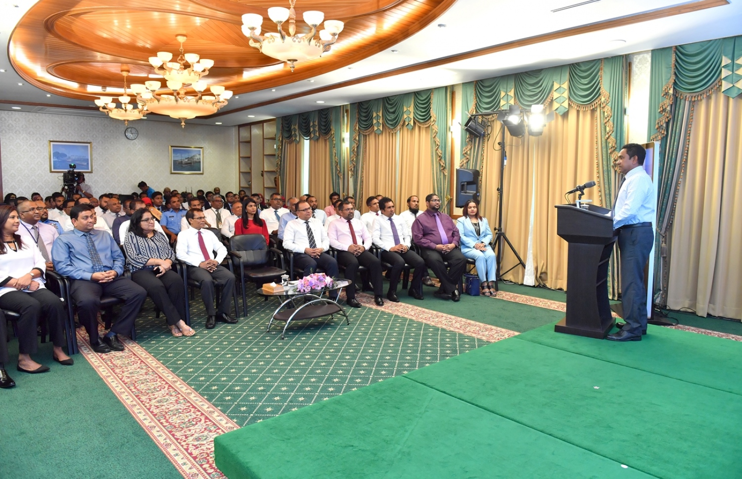 ރައީސް އޮފީހުގައި ބޭއްވި ރަސްމިޔާތުގައި ރައީސް އަބްދުﷲ ޔާމީން ވާހަކަ ދައްކަވަނީ.-- ފޮޓޯ: ރައީސް އޮފީސް