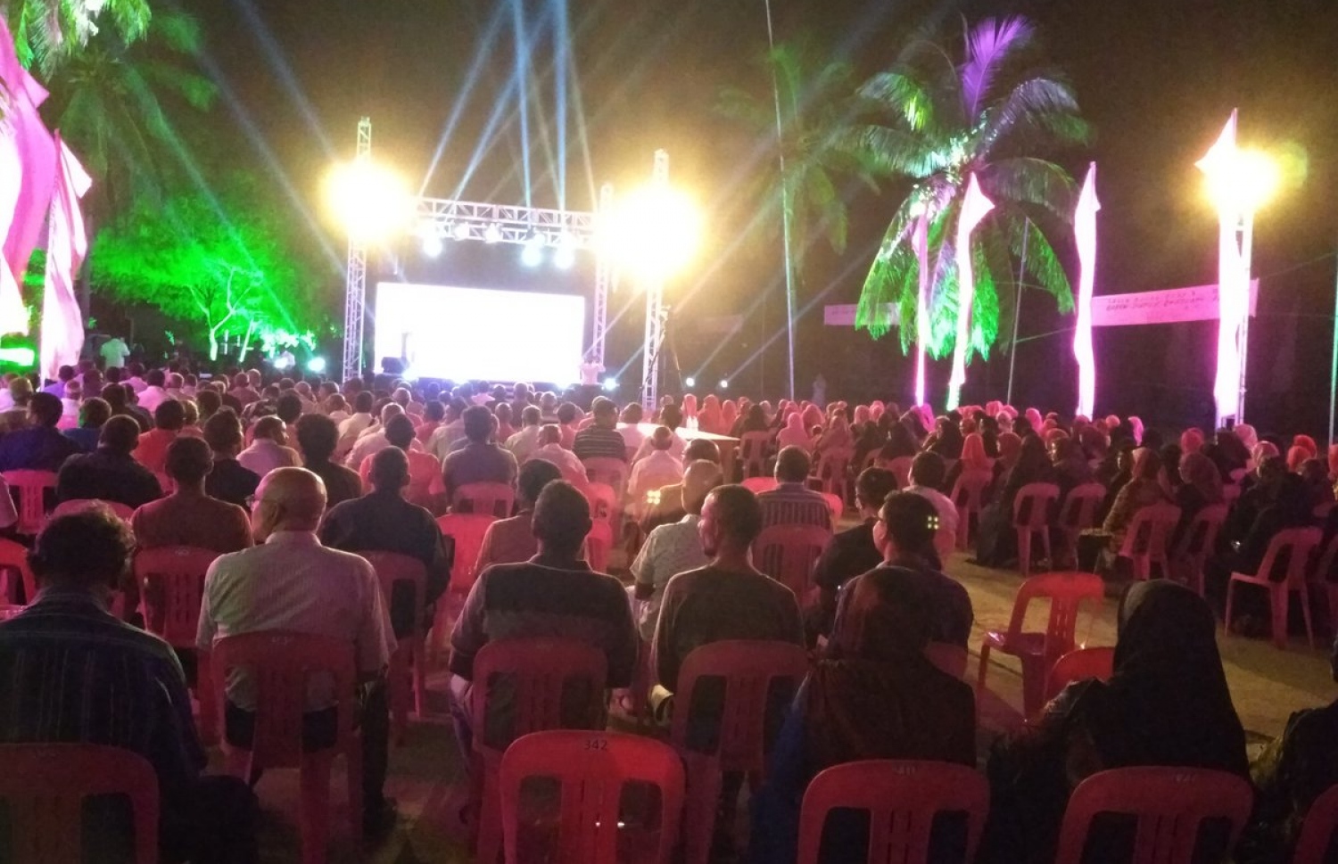 ޕީޕީއެމުން އިހަވަންދޫގައި ބޭއްވި ޖަލްސާގައި ހއ. އަތޮޅުގެ ރައްޔިތުން ބައިވެރިވަނީ.