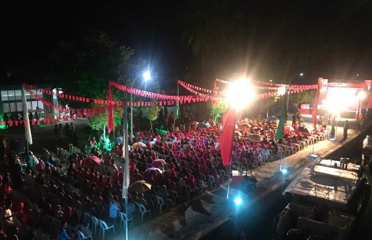 ޕީޕީއެމުން މިރޭ ވޭމަންޑޫގައި ބޭއްވި ޖަލްސާގައި ބައިވެރިވި ބައެއް މީހުން.