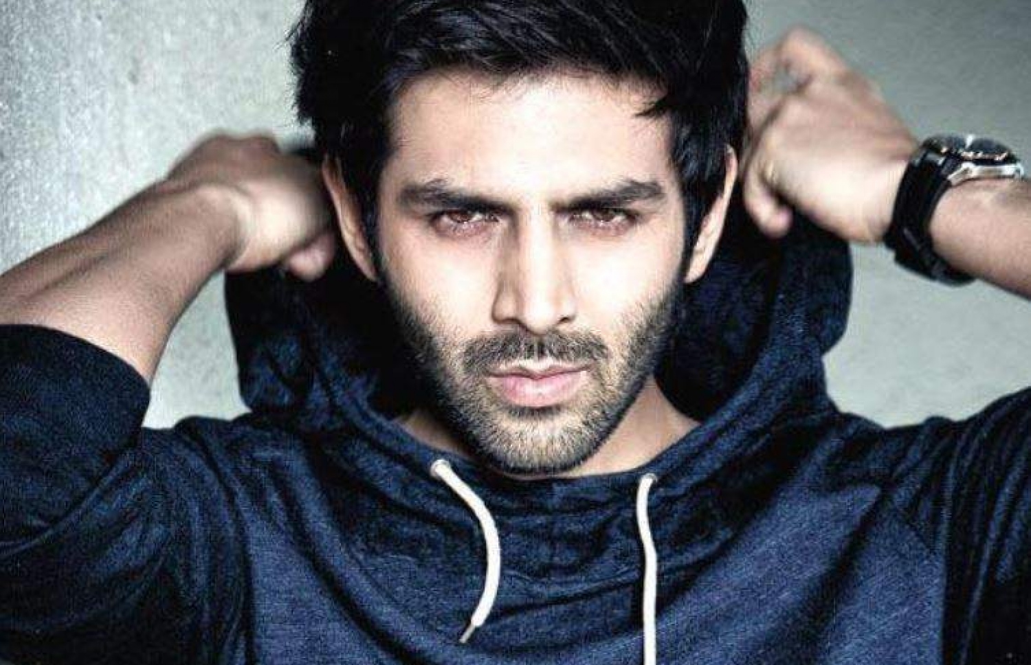 ކަރްތިކް: އޭނާ އަށް މިހާރު އަންނަނީ ވަރަށް ގިނަ އޮފާތައް ލިބެމުން.