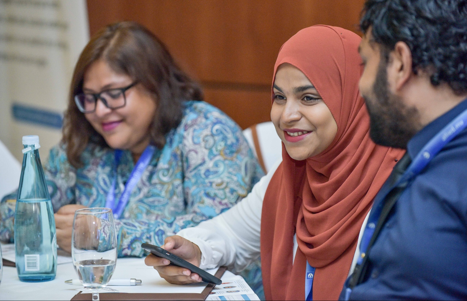 ކުރުނބާ މޯލްޑިވްސް: އޭޕްރީލް 30، 2018- "މޯލްޑިވްސް ފައިނޭންސް ފޯރަމް 2018" އިފުތިތާހު ކުރުމަށް ބޭއްވި ރަސްމިއްޔާތުގައި ބައިވެރިވެވަޑައިގެންނެވި ބައެއް ބޭފުޅުން: މިއީ ޕެންޝަން އޮފީހުން އިންތިޒާމް ކޮށްގެން ކޮންމެ އަހަރަކު ރާއްޖޭގައި ބާއްވާ ފޯރަމެއް. މި އަހަރުގެ ފޯރަމް ޝަރަފުވެރި ކޮށްދެއްވީ އެމްއެމްއޭގެ ގަވަރުނަރު އަހުމަދު ނަސީރު.---ފޮޓޯ: ނިޝާން އަލީ/މިހާރު