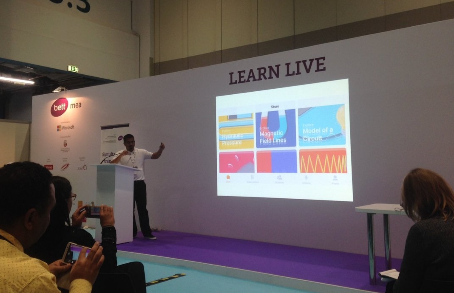 ހޮލޯގޯގެ ސީއީއޯ އީދަމް، އެޕާއި ގުޅޭ މައުލޫމާތު ދެނީ.