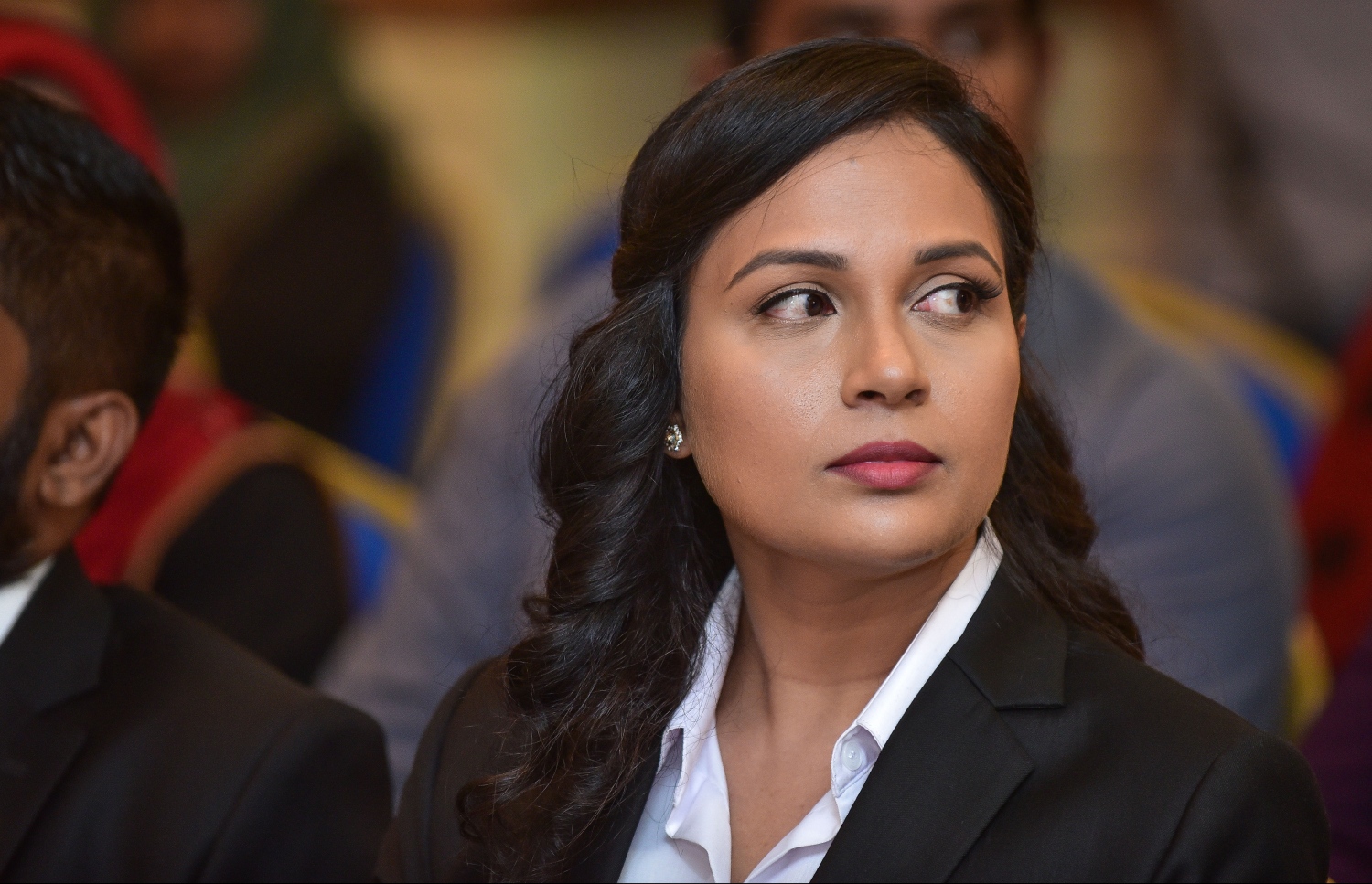 މާލެ: އޭޕްރީލް 30، 2018- ސިވިލް ކޯޓުގެ ފަނޑިޔާރު ކަމަށް މިރޭ އައްޔަން ކުރެއްވި ދެ ބޭފުޅުންގެ ތެރެއިން ހާފިޒާ އަބްދުއްސައްތާރު، ފަނޑިޔާރުން ހުވާ ކުރެއްވުމުގެ ރަސްމިއްޔާތުގައި ބައިވެރިވެވަޑައިގަންނަވަނީ.---ފޮޓޯ: ނިޝާން އަލީ/މިހާރު