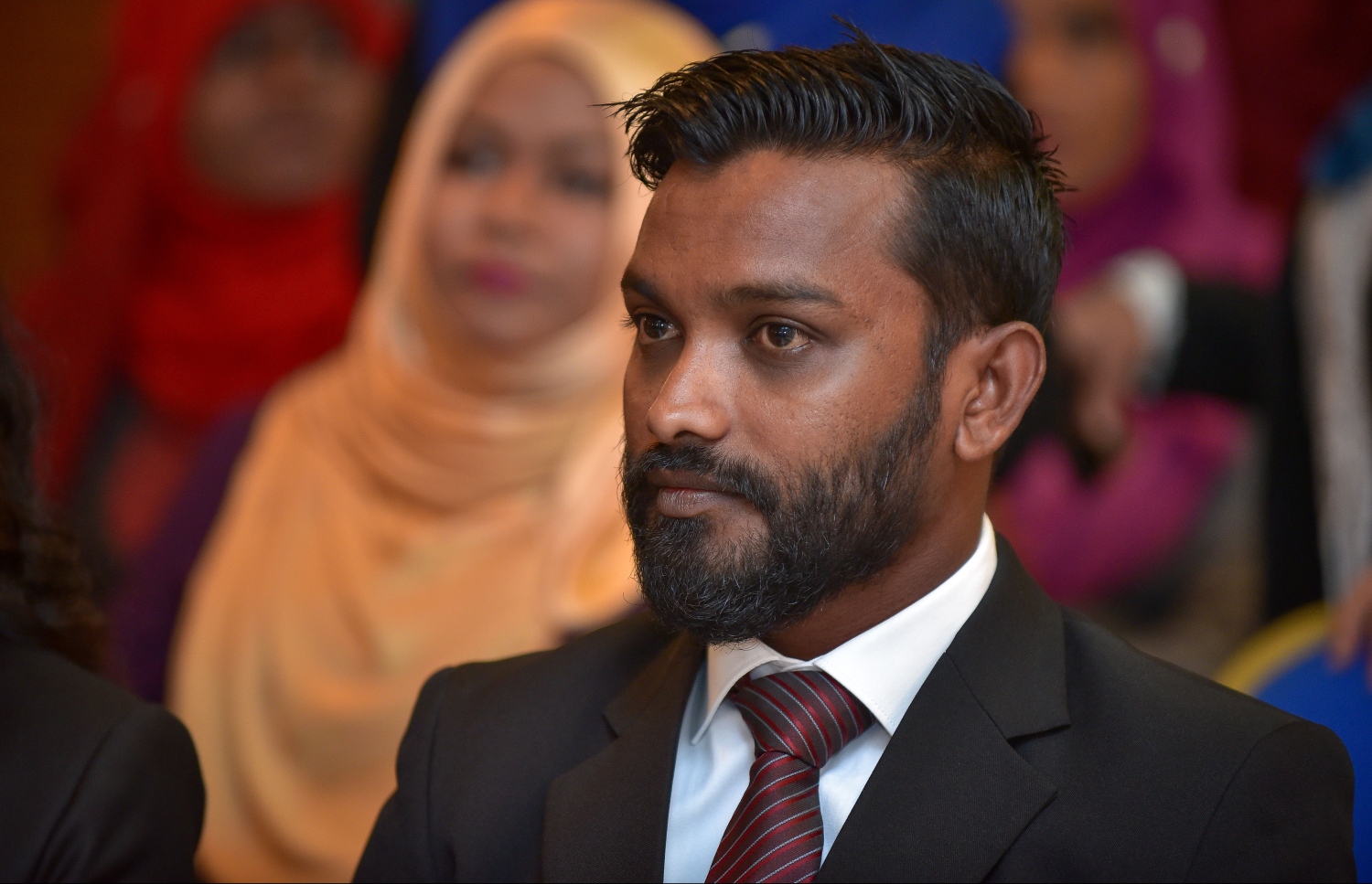 މާލެ: އޭޕްރީލް 30، 2018- ކްރިމިނަލް ކޯޓުގެ ފަނޑިޔާރު ކަމަށް މިރޭ އައްޔަން ކުރެއްވި ދެ ބޭފުޅުންގެ ތެރެއިން އިސްމާއިލް ރަޝީދު، ފަނޑިޔާރުން ހުވާ ކުރެއްވުމުގެ ރަސްމިއްޔާތުގައި ބައިވެރިވެވަޑައިގަންނަވަނީ.---ފޮޓޯ: ނިޝާން އަލީ/މިހާރު