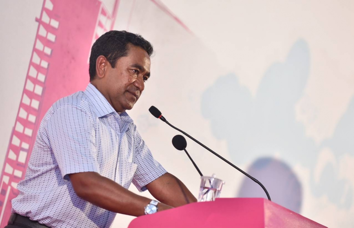 ޕީޕީއެމުން މިރޭ ބޭއްވި ޖަލްސާގައި ރައީސް ޔާމީން ވާހަކަފުޅު ދައްކަވަނީ.---ފޮޓޯ: ހުސެއިން ވަހީދު/މިހާރު