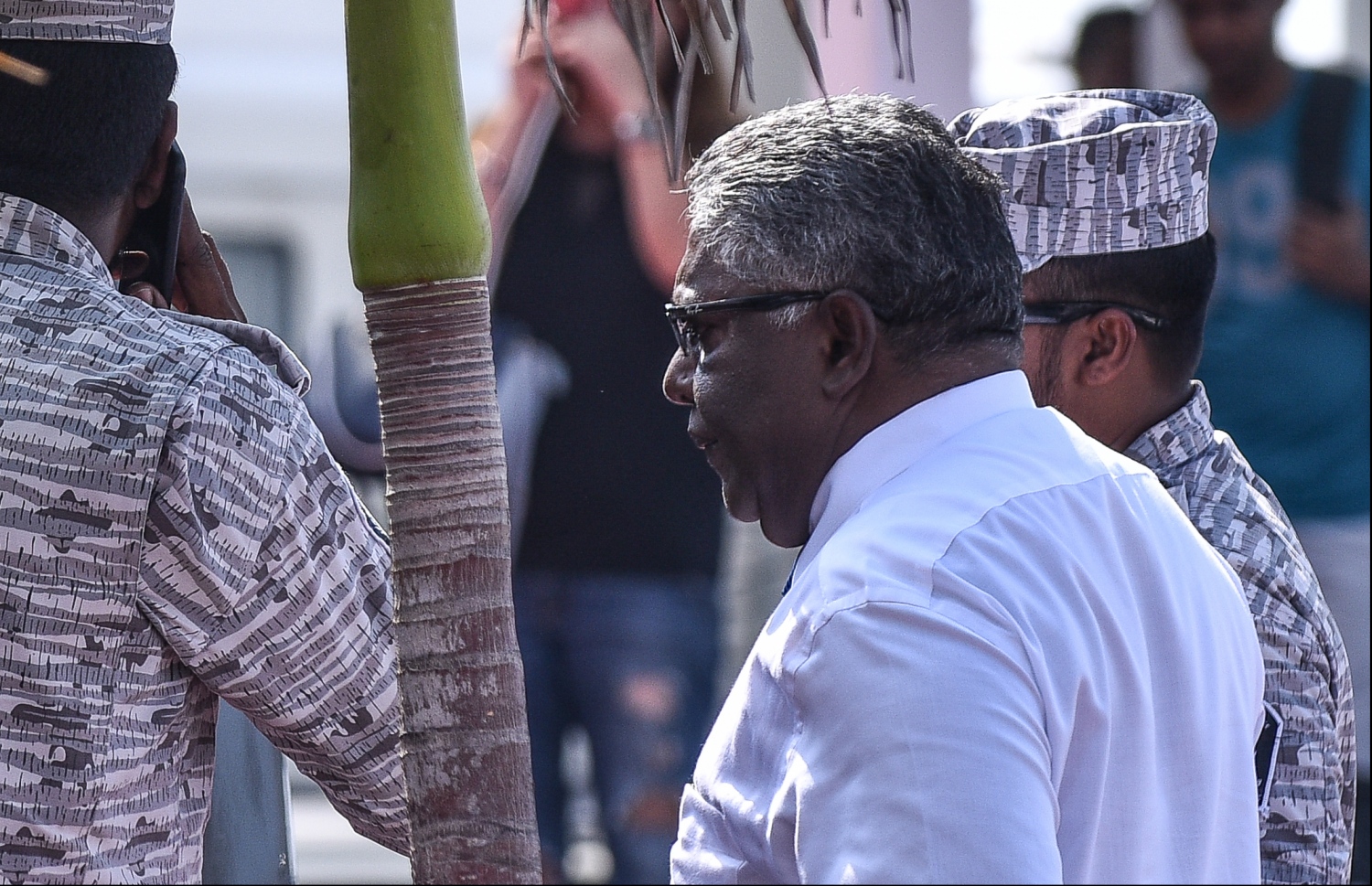 ކަރެކްޝަނަލް ސާވިސްގެ ބެލުމުގެ ދަށުން ފަނޑިޔާރު އަލީ ހަމީދު ކްރިމިނަލް ކޯޓަށް ހާޒިރު ކުރަނީ. - ފޮޓޯ: ހުސެއިން ވަހީދު/ މިހާރު