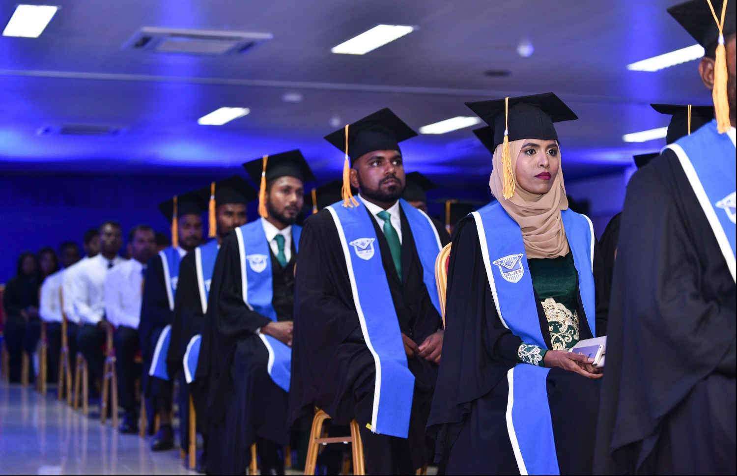 ފުލުހުންގެ އައިލްސް އިން ގްރެޖުއޭޓް ވި ބައެއް ދަރިވަރުން މިރޭގެ ރަސްމިއްޔާތުގައި.---ފޮޓޯ: ހުސެއިން ވަހީދު/މިހާރު