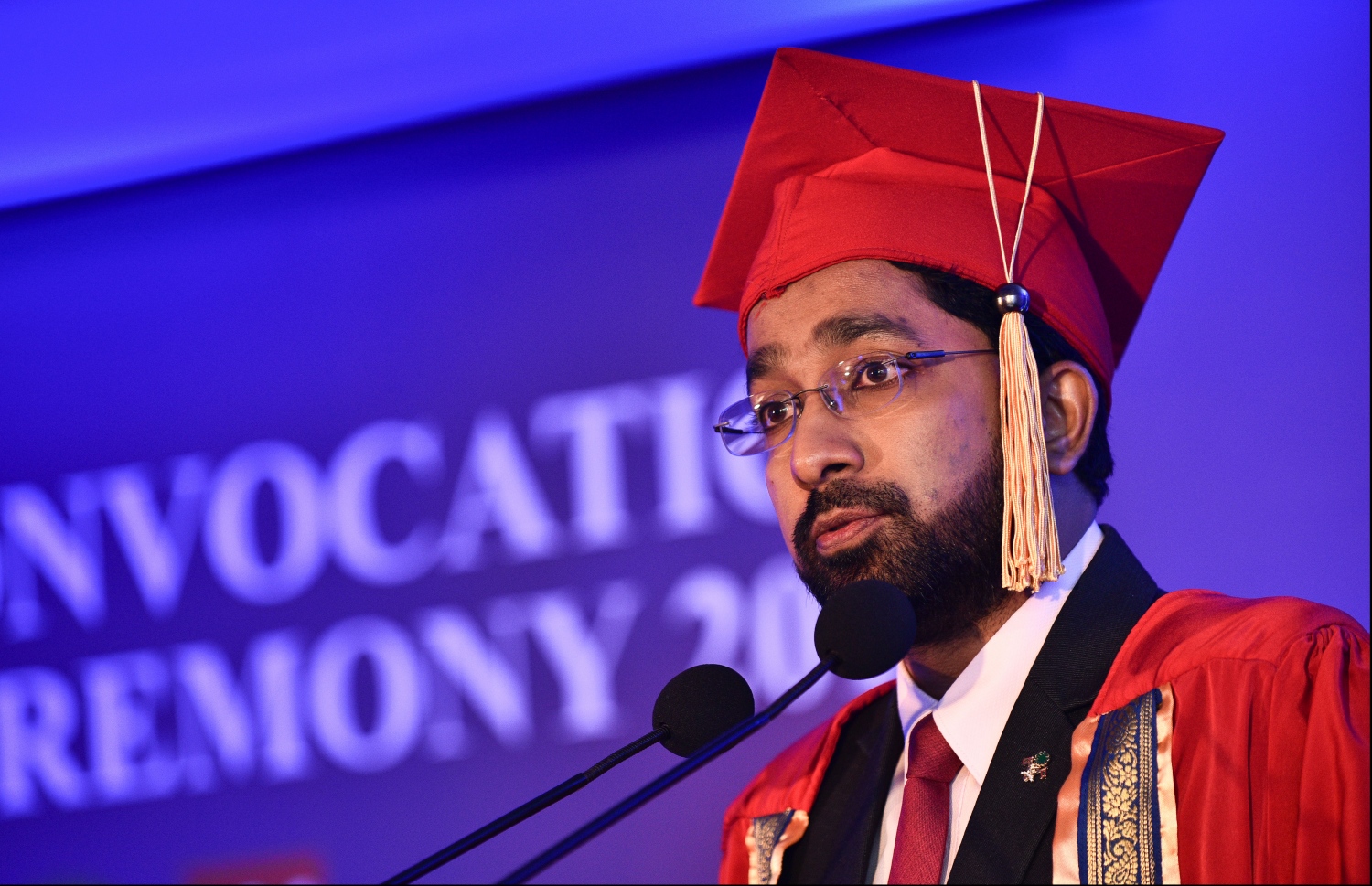 ހޯމް މިނިސްޓަރު އަޒްލީން މިރޭގެ ރަސްމިއްޔާތުގައި ވާހަކަ ދައްކަވަނީ.---ފޮޓޯ: ހުސެއިން ވަހީދު/މިހާރު