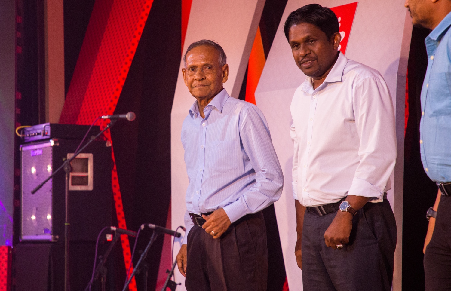 ޕެރެޑައިސް އައިލެންޑް ރިޒޯޓު: މޭ 5، 2018- ކުޅިވަރު ކުޅުންތެރިންނާއި ހިދުމަތްތެރިންގެ އަގު ފުޅާ ދާއިރާއެއްގައި ވަޒަންކުރުމުގެ ގޮތުން "މިހާރު" ނޫހުން ތައާރަފްކުރި "މިހާރު އެވޯޑްސް" ގެ ފުރަތަމަ އެވޯޑް ހަފުލާގެ ތެރެއިން.--- ފޮޓޯ: އިމޭޖަސް އެމްވީ