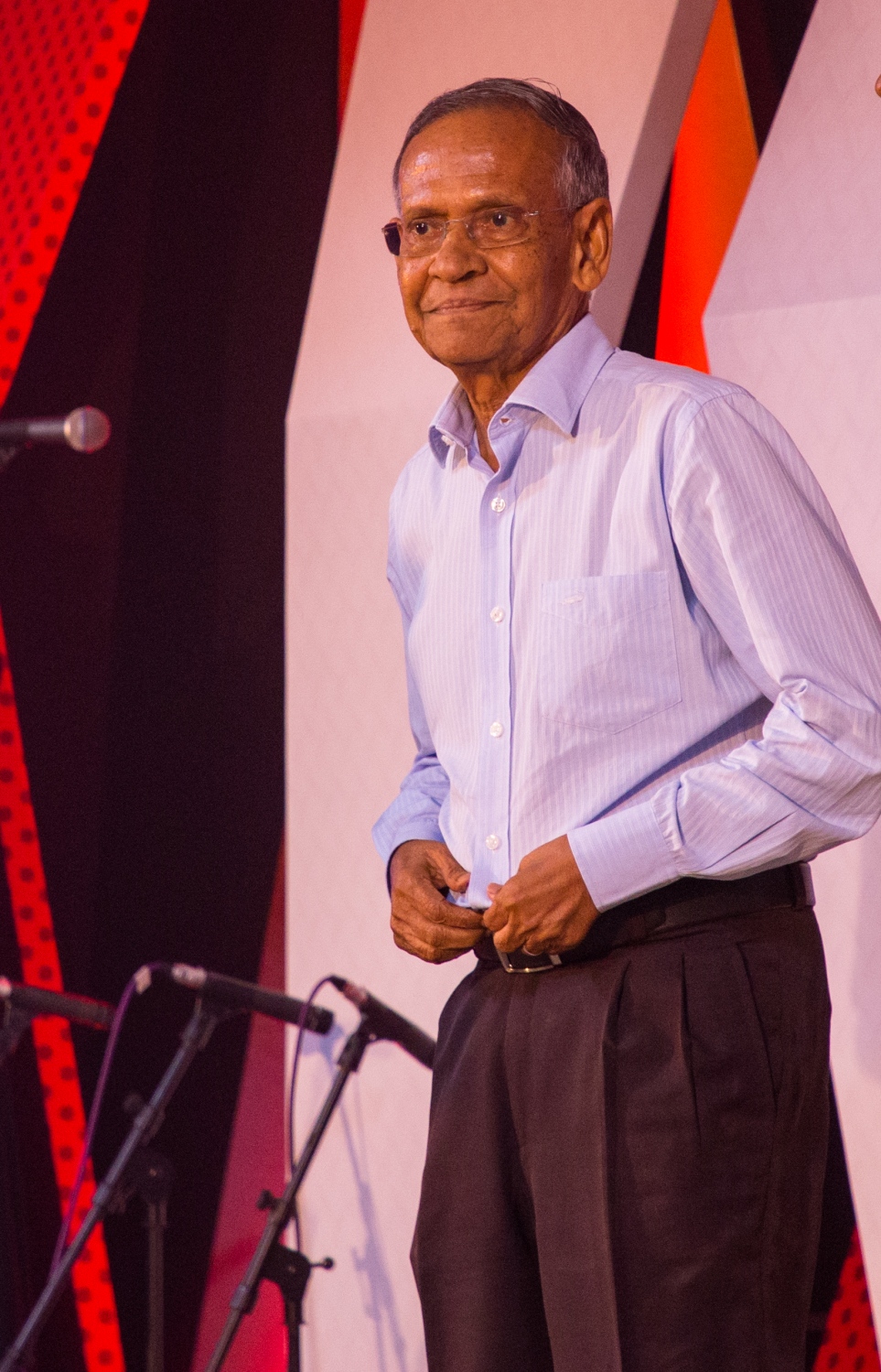 ޕެރެޑައިސް އައިލެންޑް ރިޒޯޓު: މޭ 5، 2018- ކުޅިވަރު ކުޅުންތެރިންނާއި ހިދުމަތްތެރިންގެ އަގު ފުޅާ ދާއިރާއެއްގައި ވަޒަންކުރުމުގެ ގޮތުން "މިހާރު" ނޫހުން ތައާރަފްކުރި "މިހާރު އެވޯޑްސް" ގެ ފުރަތަމަ އެވޯޑް ހަފުލާގެ ތެރެއިން.--- ފޮޓޯ: އިމޭޖަސް އެމްވީ