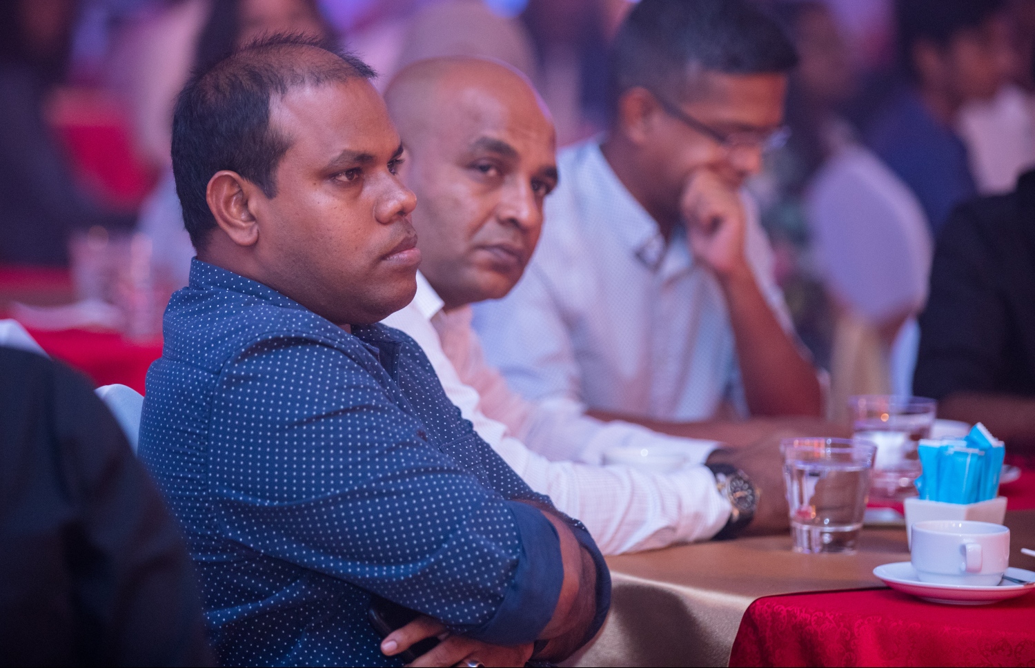 ޕެރެޑައިސް އައިލެންޑް ރިޒޯޓު: މޭ 5، 2018- ކުޅިވަރު ކުޅުންތެރިންނާއި ހިދުމަތްތެރިންގެ އަގު ފުޅާ ދާއިރާއެއްގައި ވަޒަންކުރުމުގެ ގޮތުން "މިހާރު" ނޫހުން ތައާރަފްކުރި "މިހާރު އެވޯޑްސް" ގެ ފުރަތަމަ އެވޯޑް ހަފުލާގެ ތެރެއިން.--- ފޮޓޯ: އިމޭޖަސް އެމްވީ