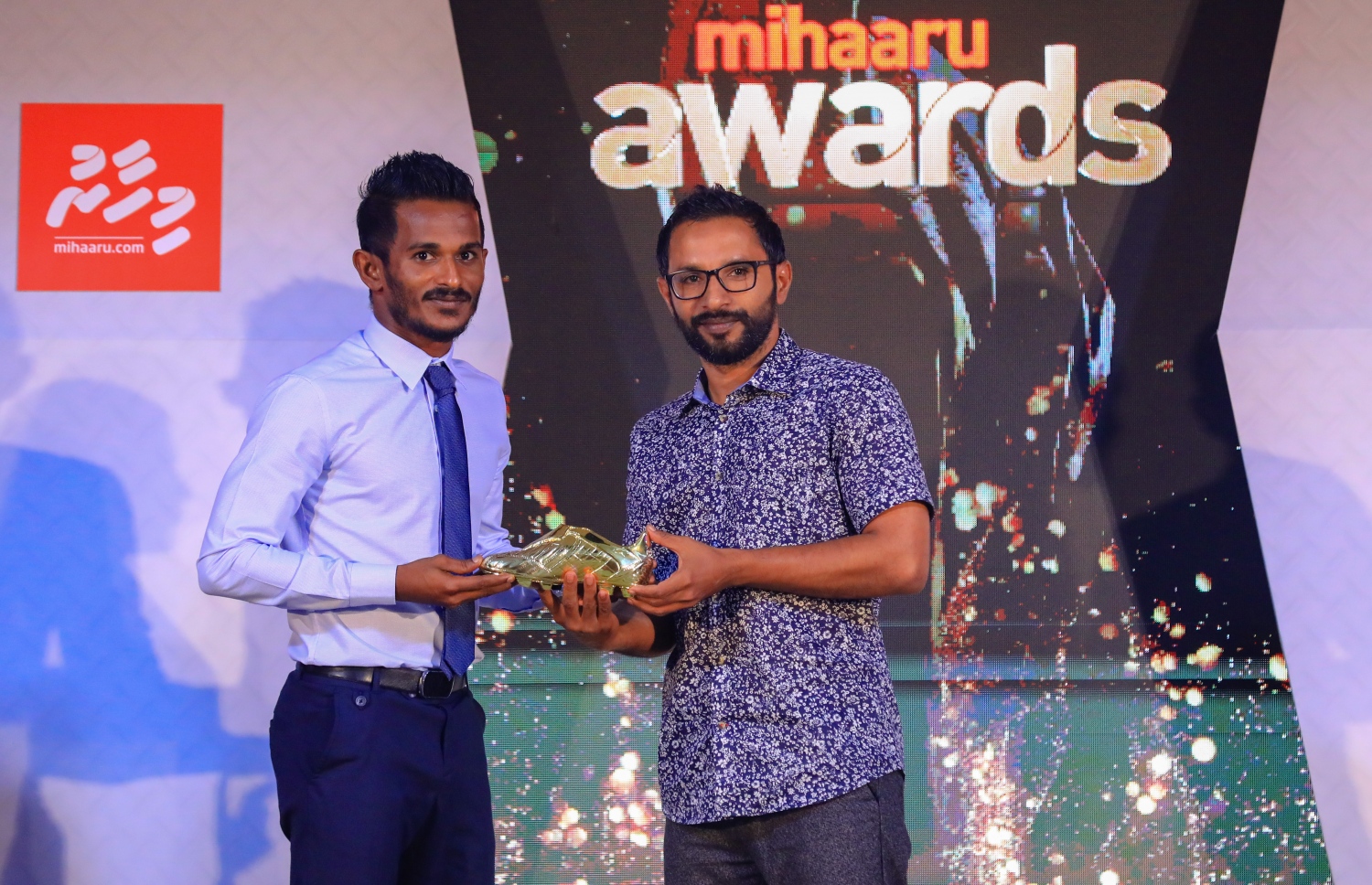 ޕެރެޑައިސް އައިލެންޑް ރިޒޯޓު: މޭ 5، 2018- ކުޅިވަރު ކުޅުންތެރިންނާއި ހިދުމަތްތެރިންގެ އަގު ފުޅާ ދާއިރާއެއްގައި ވަޒަންކުރުމުގެ ގޮތުން "މިހާރު" ނޫހުން ތައާރަފްކުރި "މިހާރު އެވޯޑްސް" ގެ ފުރަތަމަ އެވޯޑް ހަފުލާގެ ތެރެއިން.--- ފޮޓޯ: އިމޭޖަސް އެމްވީ