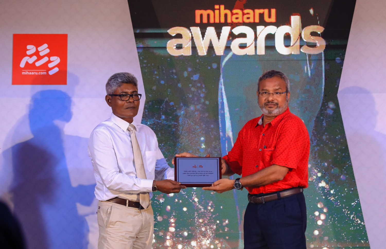 ޕެރެޑައިސް އައިލެންޑް ރިޒޯޓު: މޭ 5، 2018- ކުޅިވަރު ކުޅުންތެރިންނާއި ހިދުމަތްތެރިންގެ އަގު ފުޅާ ދާއިރާއެއްގައި ވަޒަންކުރުމުގެ ގޮތުން "މިހާރު" ނޫހުން ތައާރަފްކުރި "މިހާރު އެވޯޑްސް" ގެ ފުރަތަމަ އެވޯޑް ހަފުލާގެ ތެރެއިން.--- ފޮޓޯ: އިމޭޖަސް އެމްވީ