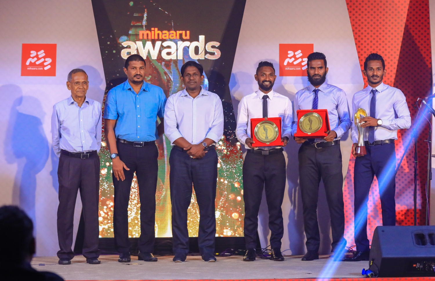 މިހާރު އެވޯޑްސް ދިނުމުގެ ހަފުލާ