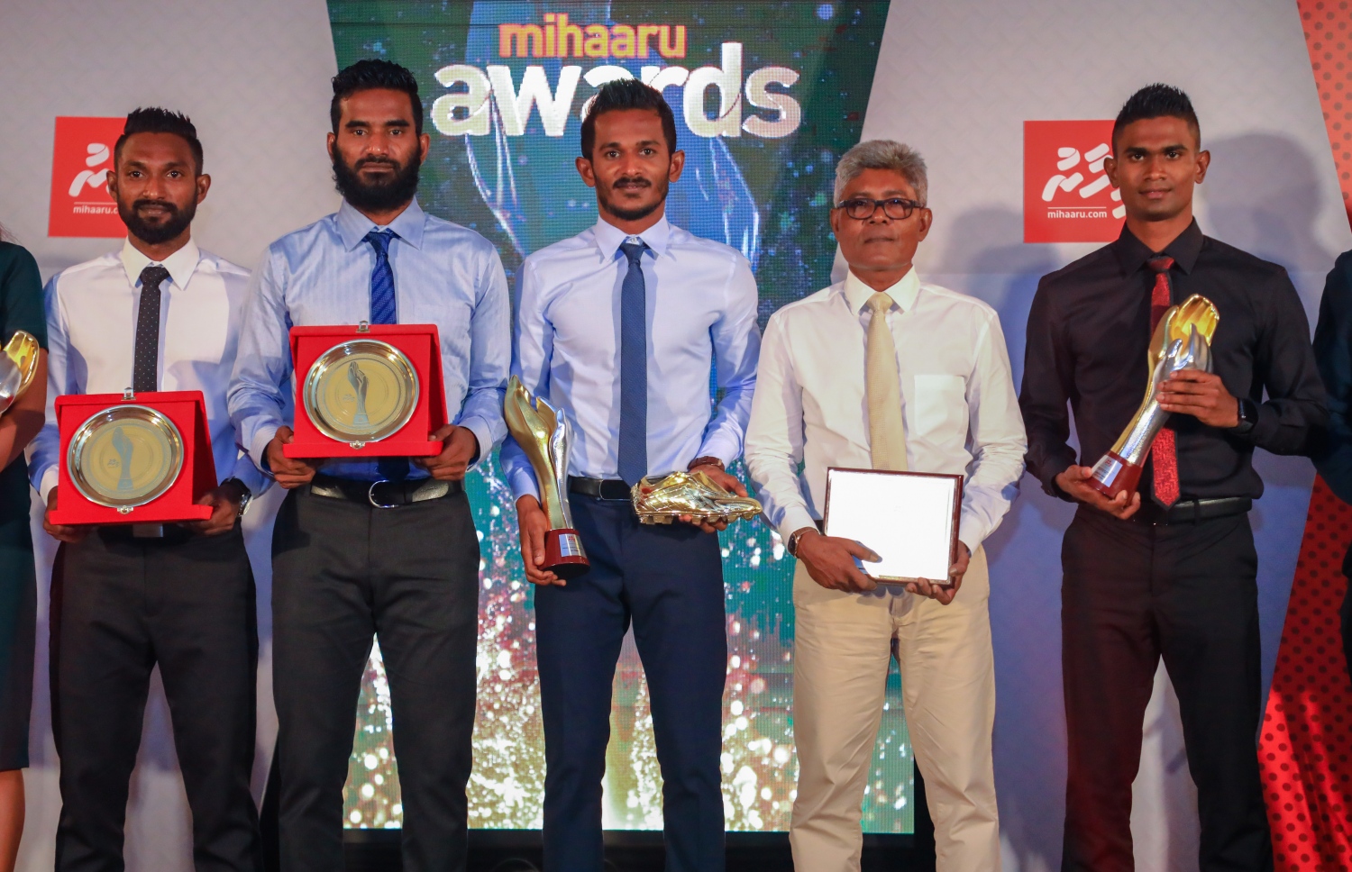 ޕެރެޑައިސް އައިލެންޑް ރިޒޯޓު: މޭ 5، 2018- ކުޅިވަރު ކުޅުންތެރިންނާއި ހިދުމަތްތެރިންގެ އަގު ފުޅާ ދާއިރާއެއްގައި ވަޒަންކުރުމުގެ ގޮތުން "މިހާރު" ނޫހުން ތައާރަފްކުރި "މިހާރު އެވޯޑްސް" ގެ ފުރަތަމަ އެވޯޑް ހަފުލާގެ ތެރެއިން.--- ފޮޓޯ: އިމޭޖަސް އެމްވީ