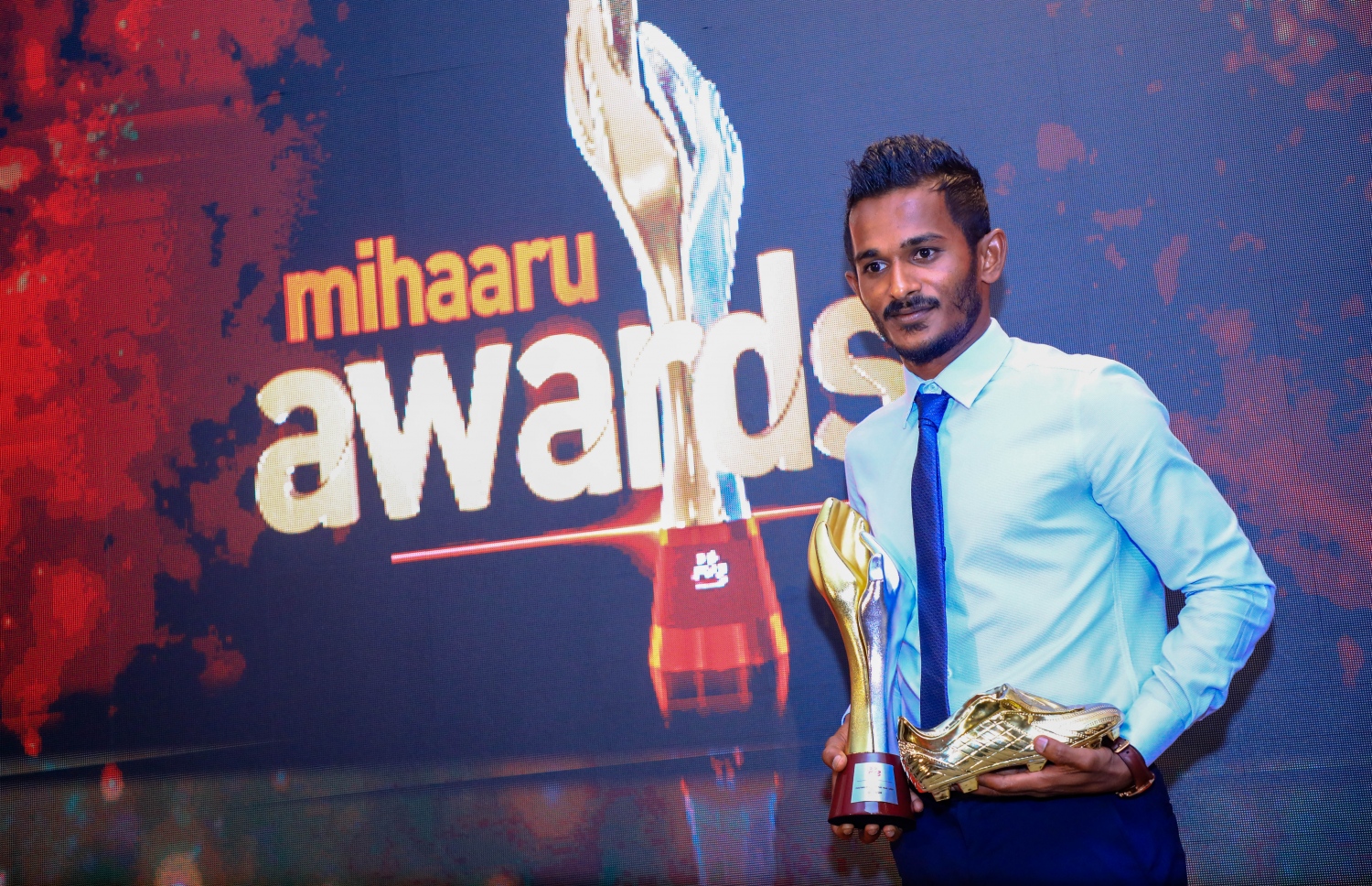 ޕެރެޑައިސް އައިލެންޑް ރިޒޯޓު: މޭ 5، 2018- ކުޅިވަރު ކުޅުންތެރިންނާއި ހިދުމަތްތެރިންގެ އަގު ފުޅާ ދާއިރާއެއްގައި ވަޒަންކުރުމުގެ ގޮތުން "މިހާރު" ނޫހުން ތައާރަފްކުރި "މިހާރު އެވޯޑްސް" ގެ ފުރަތަމަ އެވޯޑް ހަފުލާގެ ތެރެއިން.--- ފޮޓޯ: އިމޭޖަސް އެމްވީ