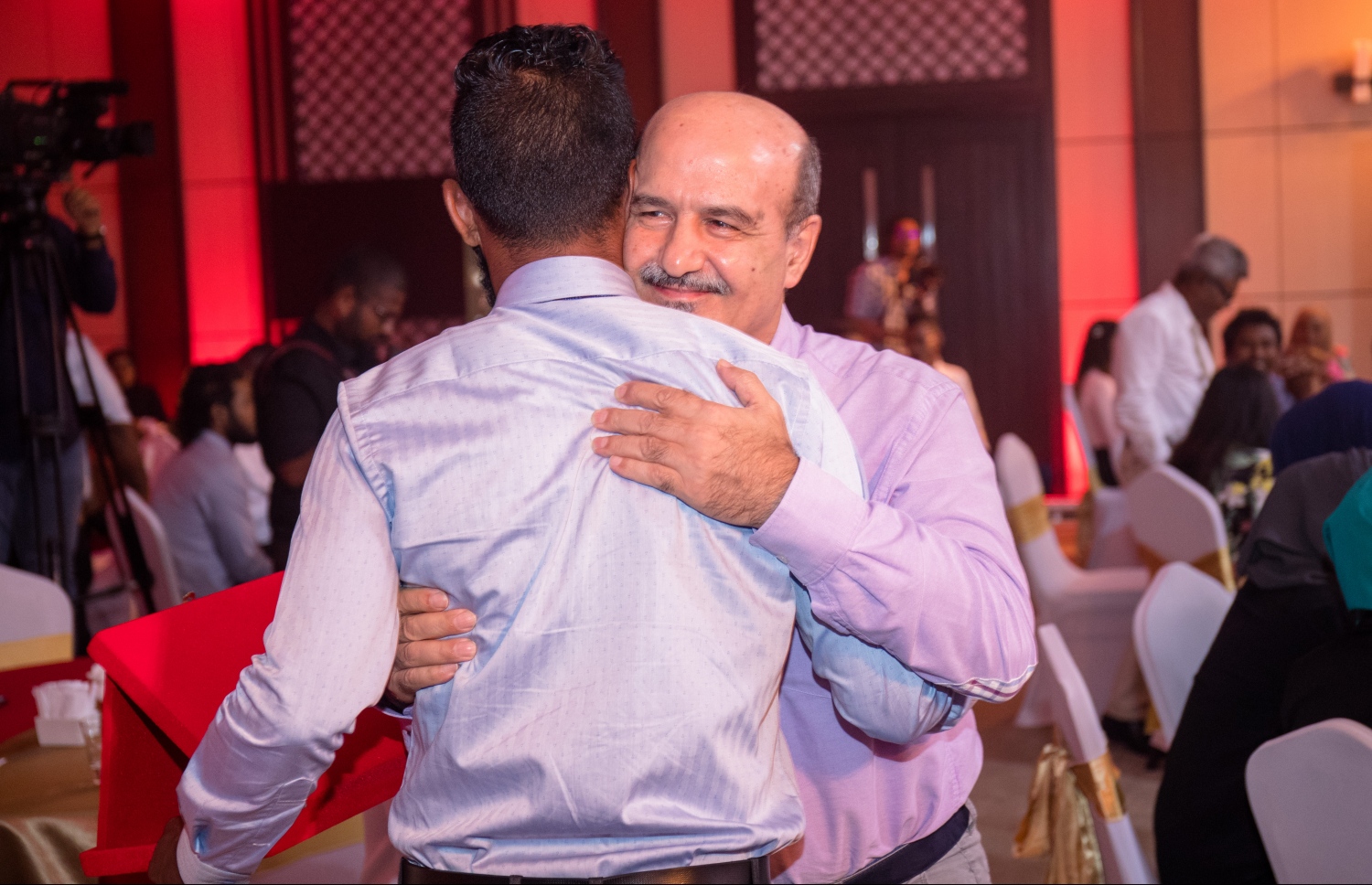 ޕެރެޑައިސް އައިލެންޑް ރިޒޯޓު: މޭ 5، 2018- ކުޅިވަރު ކުޅުންތެރިންނާއި ހިދުމަތްތެރިންގެ އަގު ފުޅާ ދާއިރާއެއްގައި ވަޒަންކުރުމުގެ ގޮތުން "މިހާރު" ނޫހުން ތައާރަފްކުރި "މިހާރު އެވޯޑްސް" ގެ ފުރަތަމަ އެވޯޑް ހަފުލާގެ ތެރެއިން.--- ފޮޓޯ: އިމޭޖަސް އެމްވީ