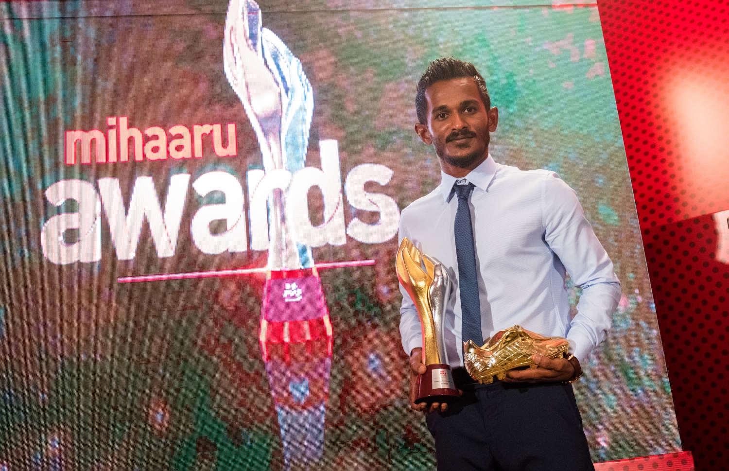 ޕެރެޑައިސް އައިލެންޑް ރިޒޯޓު: މޭ 5، 2018- ކުޅިވަރު ކުޅުންތެރިންނާއި ހިދުމަތްތެރިންގެ އަގު ފުޅާ ދާއިރާއެއްގައި ވަޒަންކުރުމުގެ ގޮތުން "މިހާރު" ނޫހުން ތައާރަފްކުރި "މިހާރު އެވޯޑްސް" ގެ ފުރަތަމަ އެވޯޑް ހަފުލާގެ ތެރެއިން.--- ފޮޓޯ: އިމޭޖަސް އެމްވީ