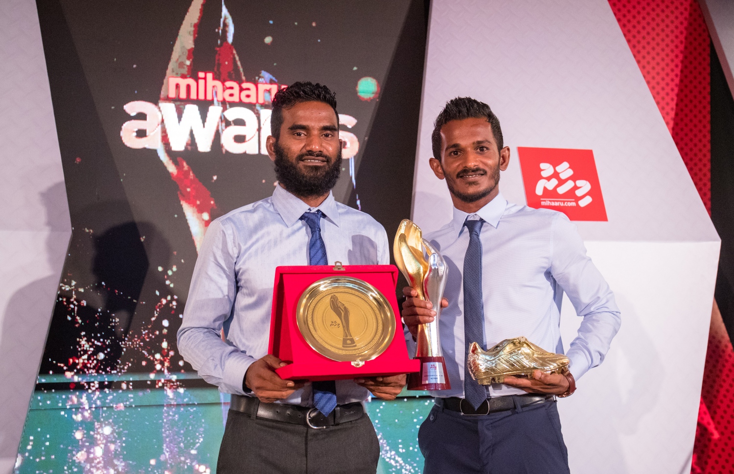 ޕެރެޑައިސް އައިލެންޑް ރިޒޯޓު: މޭ 5، 2018- ކުޅިވަރު ކުޅުންތެރިންނާއި ހިދުމަތްތެރިންގެ އަގު ފުޅާ ދާއިރާއެއްގައި ވަޒަންކުރުމުގެ ގޮތުން "މިހާރު" ނޫހުން ތައާރަފްކުރި "މިހާރު އެވޯޑްސް" ގެ ފުރަތަމަ އެވޯޑް ހަފުލާގެ ތެރެއިން.--- ފޮޓޯ: އިމޭޖަސް އެމްވީ