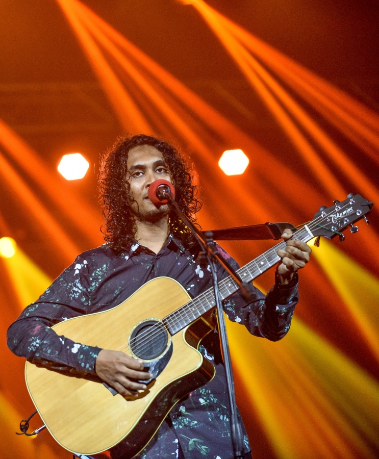 މެއި 8، 2018: އިސްމާއިލް އައްފާންގެ "ގެނބެންދެން" އަލްބަމް ރިލީޒްކުރުމަށް އޮލިމްޕަހުގައި ބޭއްވި ޝޯގައި އޭނާ ޕާފޯމްކުރަނީ. -- ފޮޓޯ: ނިޝާން އަލީ/މިހާރު