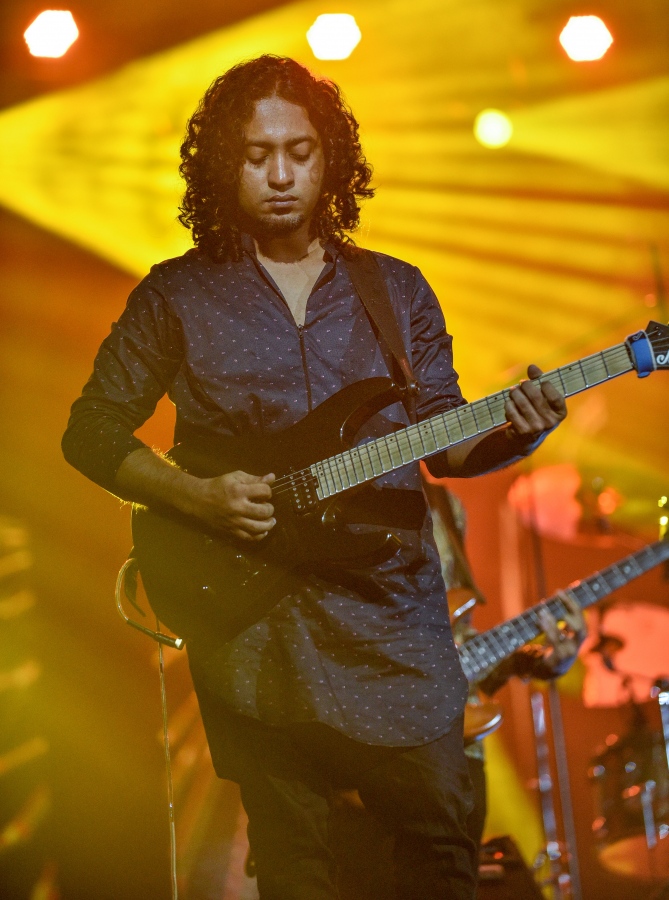 މެއި 8، 2018: އިސްމާއިލް އައްފާންގެ "ގެނބެންދެން" އަލްބަމް ރިލީޒްކުރުމަށް އޮލިމްޕަހުގައި ބޭއްވި ޝޯ. -- ފޮޓޯ: ނިޝާން އަލީ/މިހާރު