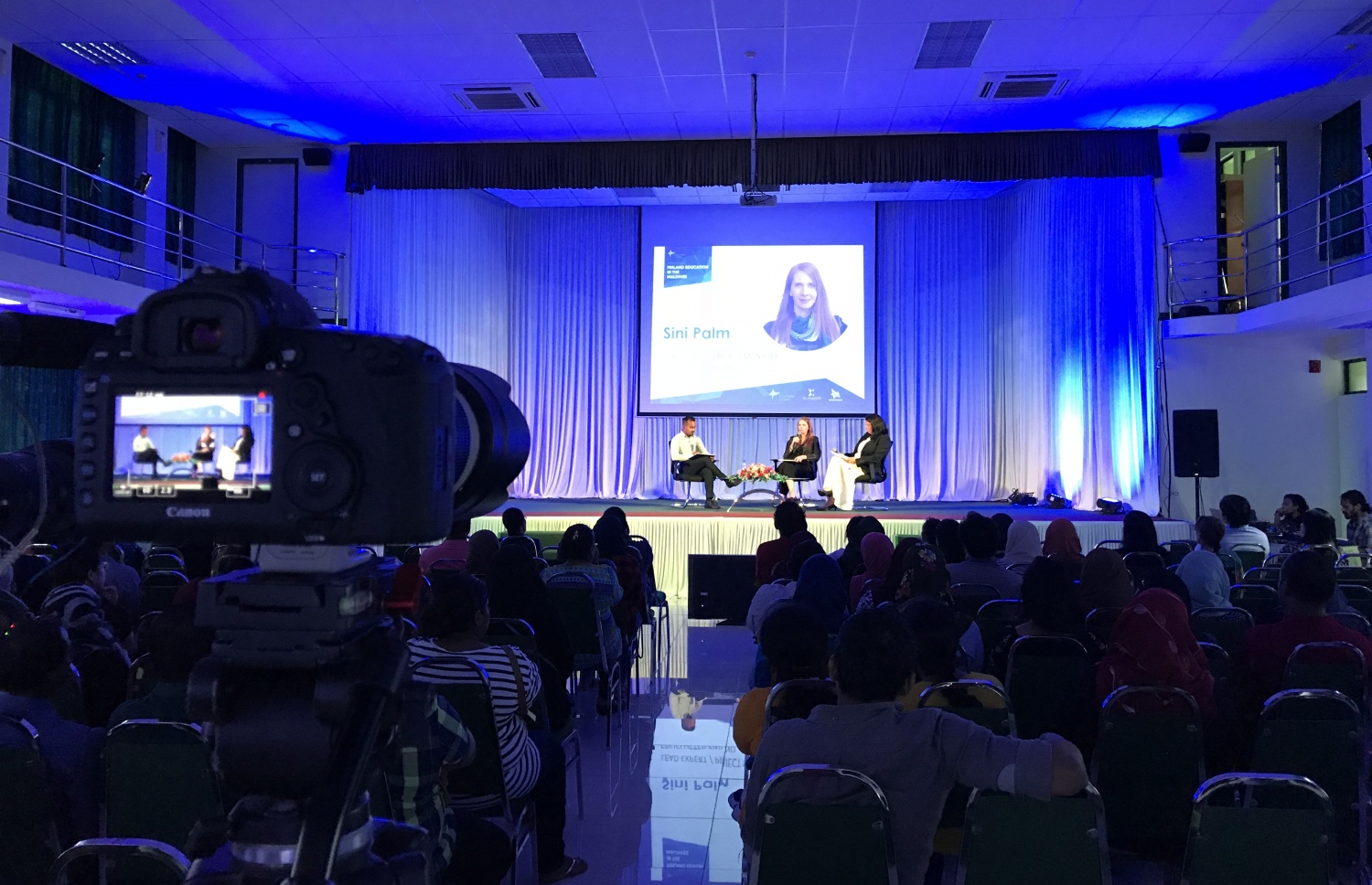 ފިންލޭންޑް އިންޓަނޭޝަނަލް ސްކޫލާ ގުޅޭ ގޮތުން މައުލޫމާތުދޭން ބޭއްވި ބައްދަލުވުމުގެ ތެރެއިން.