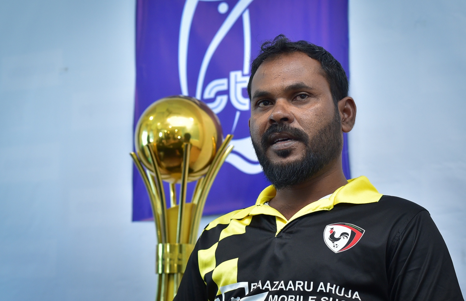 މިއަދު އޮތް ނޫސްވެރިންގެ ބައްދަލުވުމުގައި ތިމަރަފުށީ ޓީމުގެ އަލްތަފް ވާހަކަ ދައްކަނީ.-- ފޮޓޯ: ނިޝާން އަލީ/ މިހާރު