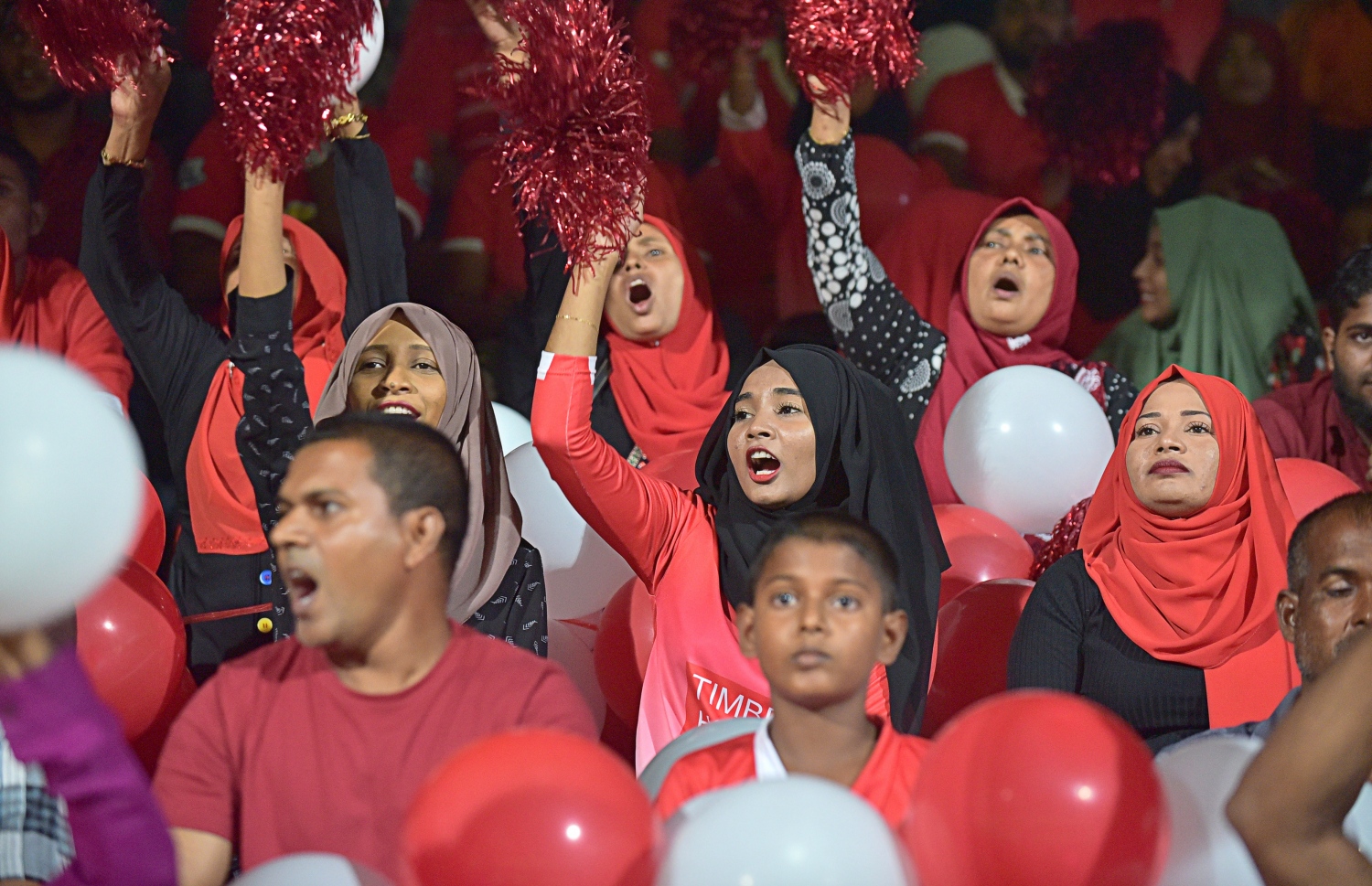 މިނިވަން ޗެމްޕިއަންޝިޕް ފައިނަލުގައި ތިމަރަފުށްޓާއި ފޯކައިދޫ ކުޅުނު މެޗުގެ ތެރެއިން. -- ފޮޓޯ: ނިޝާން އަލީ/ މިހާރު