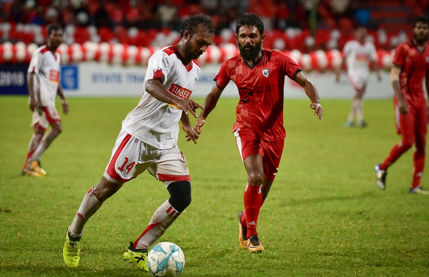 މި ފަަހަރުގެ މިނިވަން ޗެމްޕިއަންޝިޕް ފައިނަލުގައި ތ. ތިމަރަފުއްޓާއި ށ. ފޯކައިދޫ ކުޅުނު މެޗުގެ ތެރެއިން. -- ފޮޓޯ: ނިޝާން އަލީ/ މިހާރު