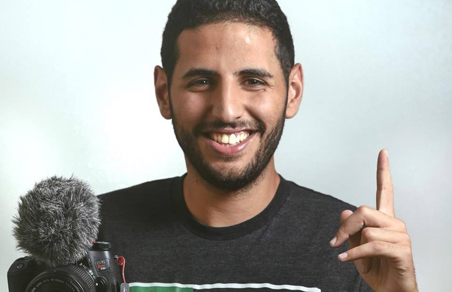 ނަސް: އޭނާ އަކީ އެއް މިނިޓްގެ ވީޑިއޯ ހެދުމުގައި މަޝްހޫރު ޒުވާނެއް.