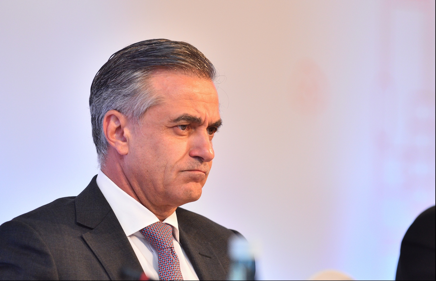 ކުރުނބާ މޯލްޑިވެސް ރިސޯޓު: މޭ 14، 2018- ދިރާގުގެ 29 ވަނަ އަހަރީ އާންމު ޖަލްސާގެ ތެރެއިން: ދިރާގަށް މިދިޔަ އަހަރު ލިބުނު ފައިދާގެ ތެރެއިން ކޮންމެ ހިއްސާ އަކަށް 11.81ރ. ބަހަން ވަނީ ފާސްކޮށްފައި.---ފޮޓޯ: ހުސައިން ވަހީދު/މިހާރު