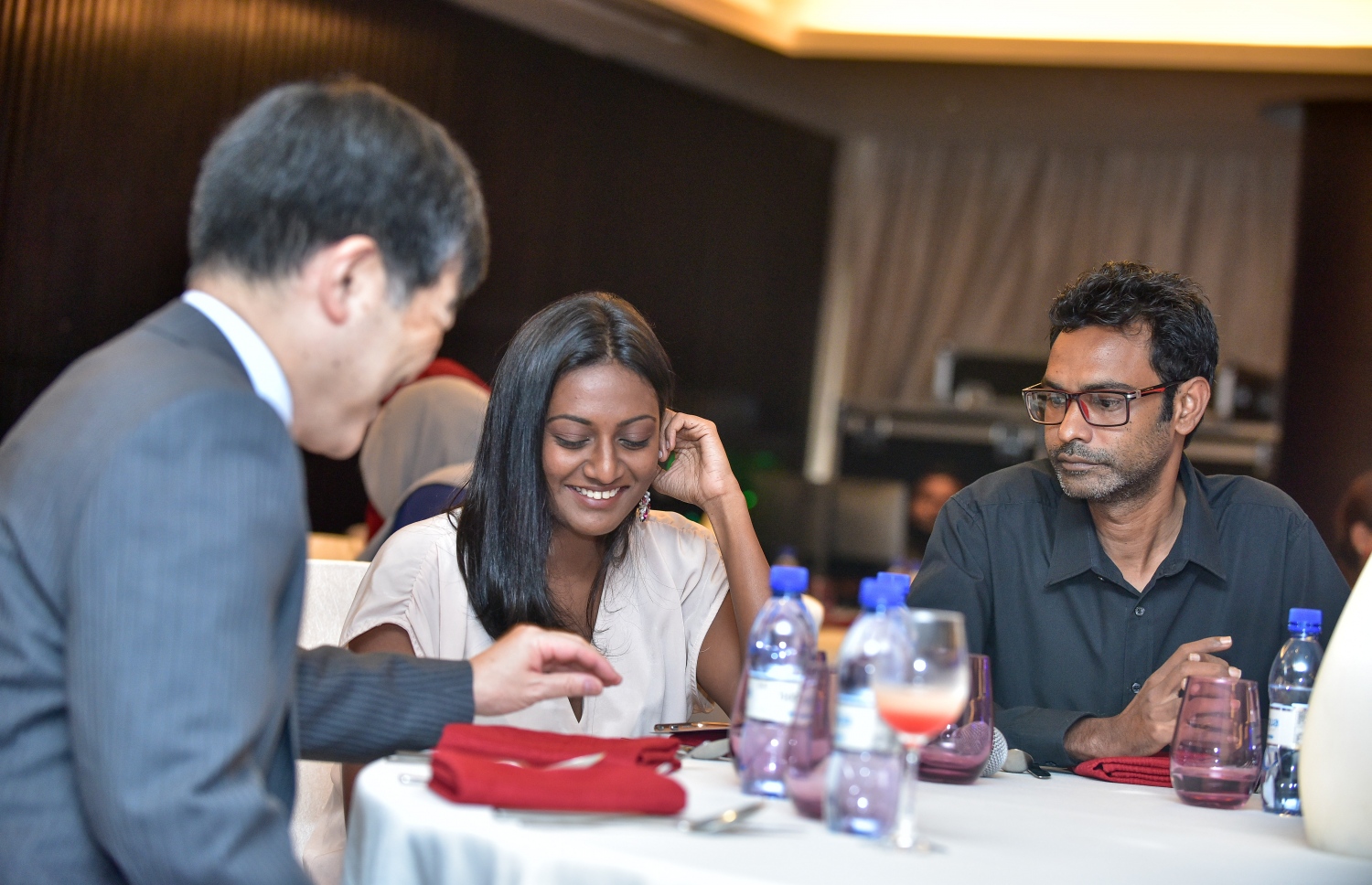 މާލެ: މޭ 15، 2018: "މިހާރު"ގެ "ދަ އެޑިޝަން" ހުޅުވުމަށް ހޮޓެލް ޖެންގައި ބޭއްވި ރަސްމިއްޔާތުގެ ތެރެއިން.--ފޮޓޯ: ނިޝާން އަލީ /މިހާރު