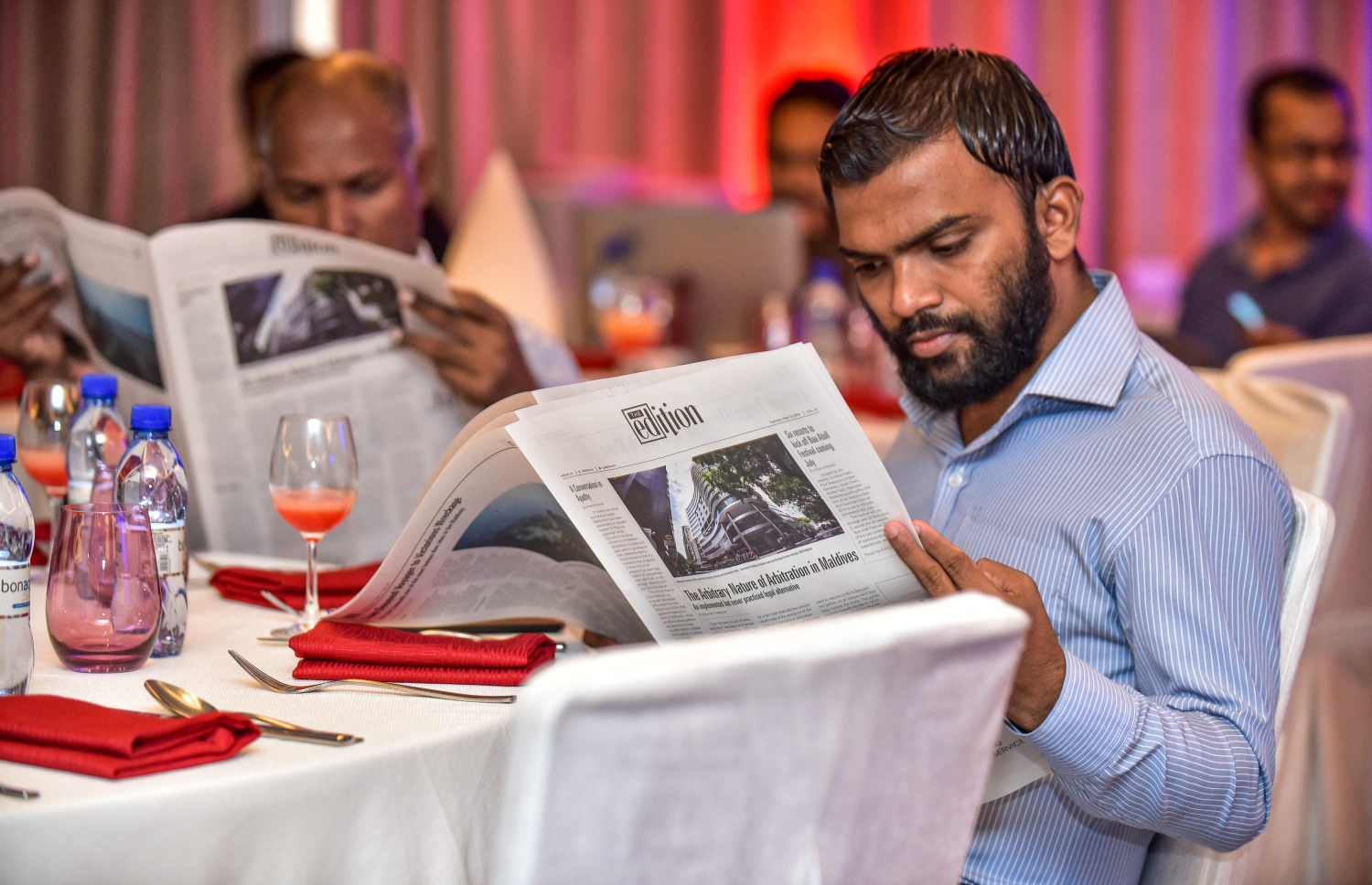 މާލެ: މޭ 15، 2018: "މިހާރު"ގެ "ދަ އެޑިޝަން" ހުޅުވުމަށް ހޮޓެލް ޖެންގައި ބޭއްވި ރަސްމިއްޔާތުގެ ތެރެއިން.--ފޮޓޯ: ނިޝާން އަލީ /މިހާރު