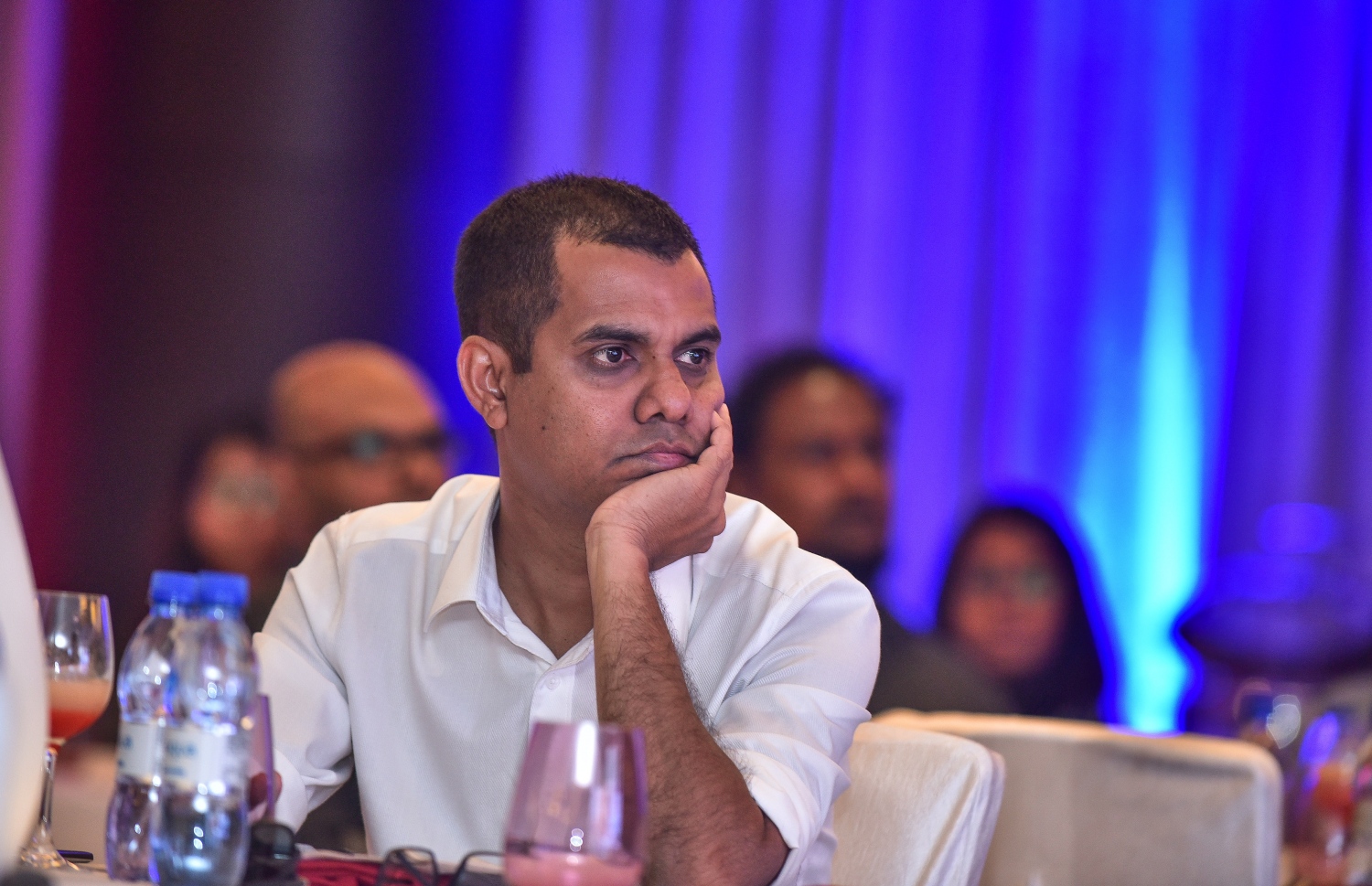 މާލެ: މޭ 15، 2018: "މިހާރު"ގެ "ދަ އެޑިޝަން" ހުޅުވުމަށް ހޮޓެލް ޖެންގައި ބޭއްވި ރަސްމިއްޔާތުގެ ތެރެއިން.--ފޮޓޯ: ނިޝާން އަލީ /މިހާރު